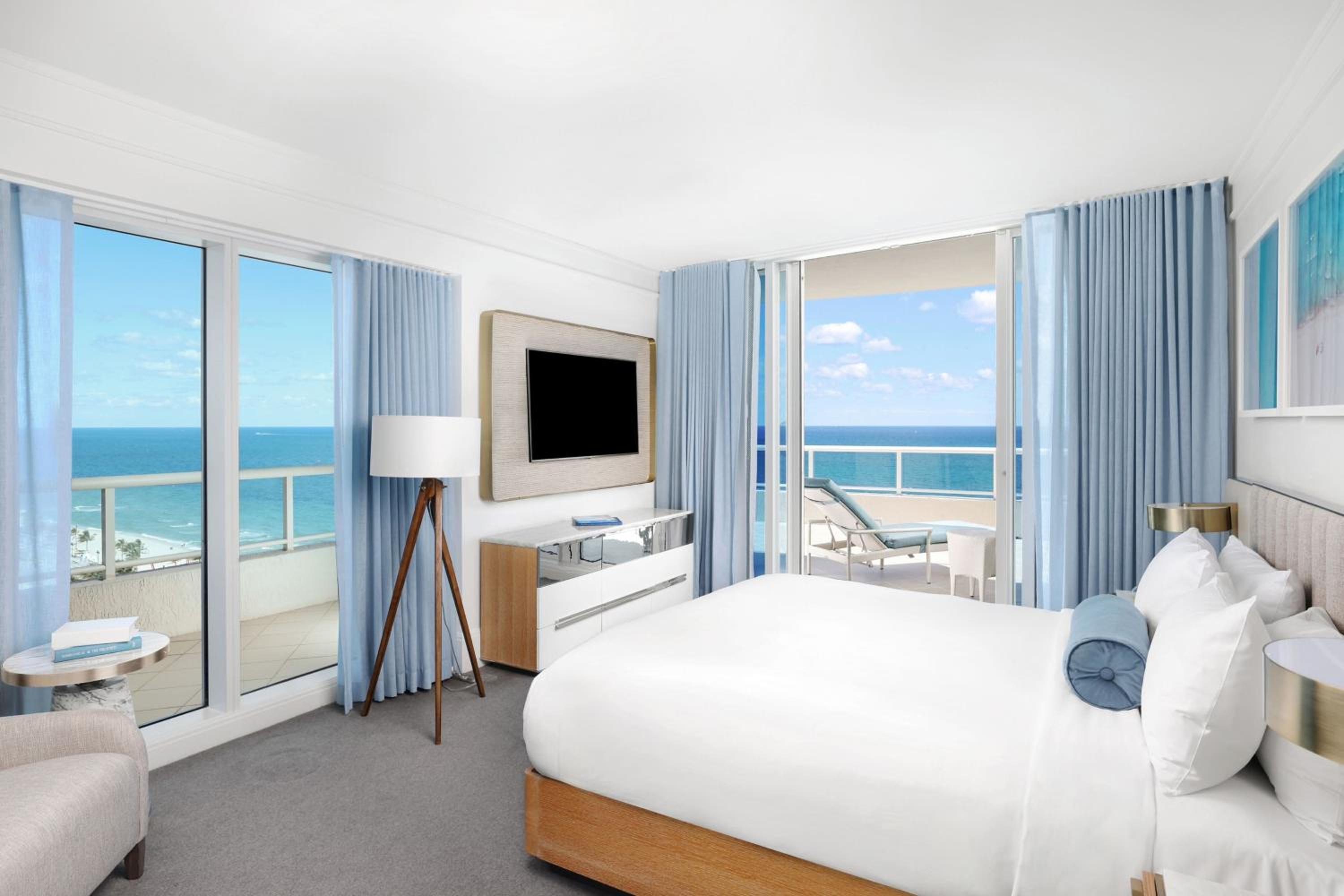 Three-Bedroom Residential Suite with Balcony and Ocean View - Photo 4