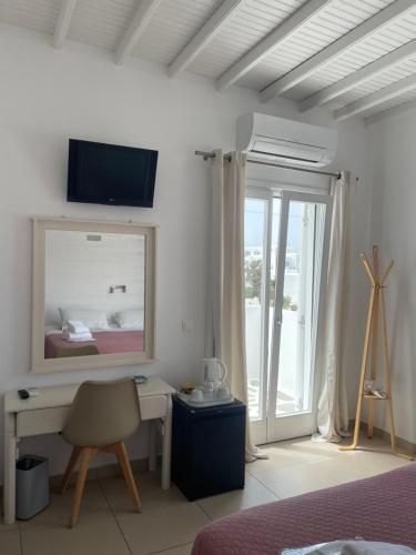 Double Room with Balcony and Sea View photo 3