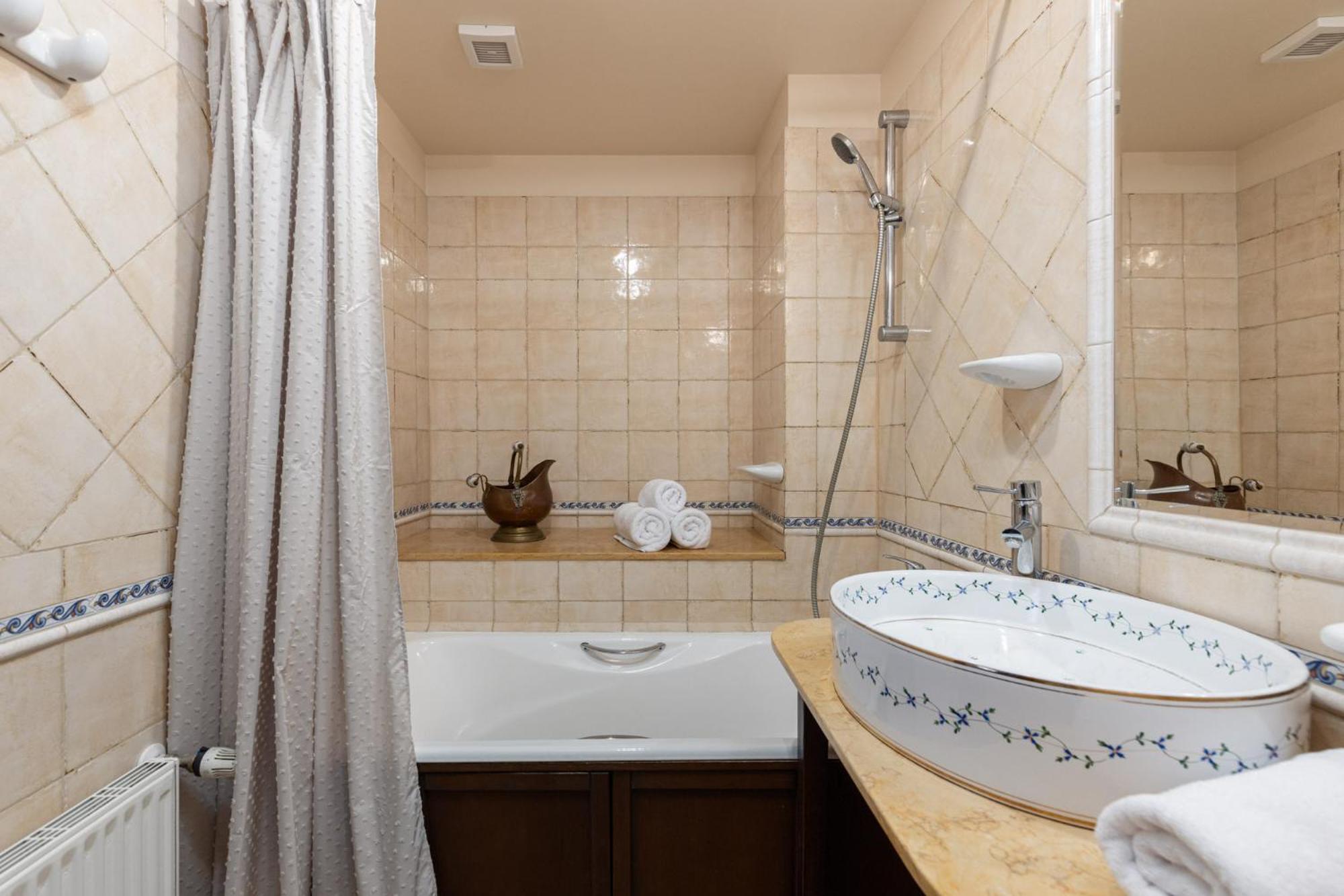 Standard Double Room - Photo 8