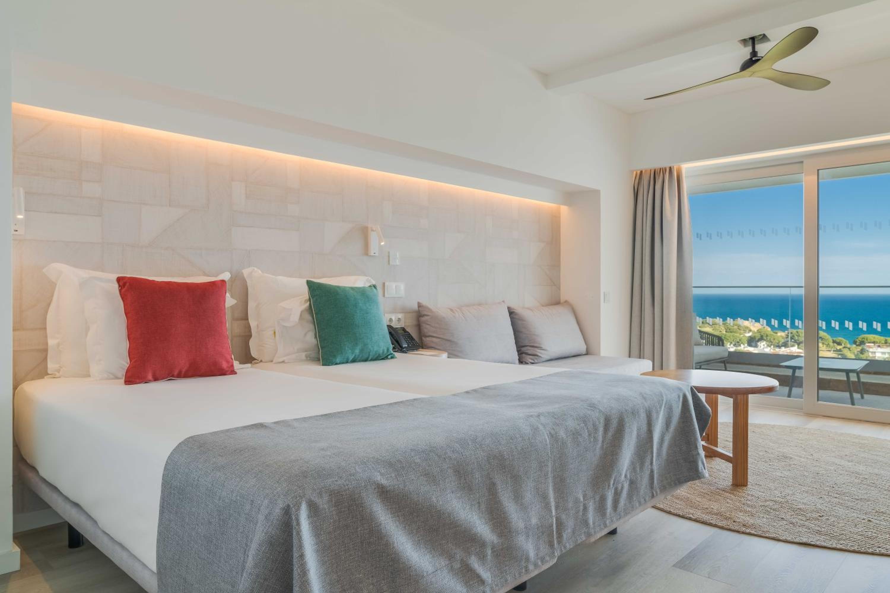 Standard Double or Twin Room with Sea View - Photo 1