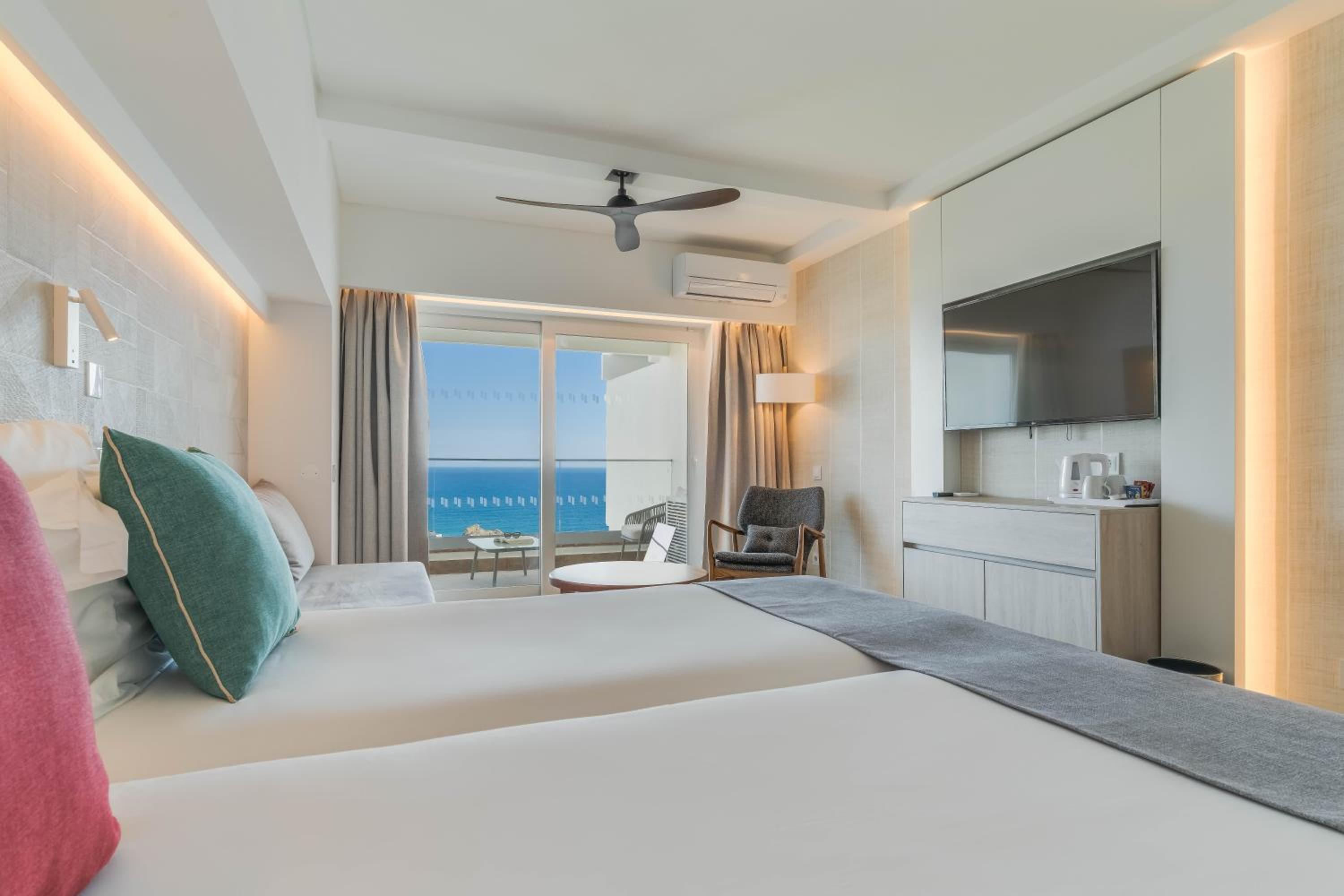 Standard Double or Twin Room with Sea View - Photo 3
