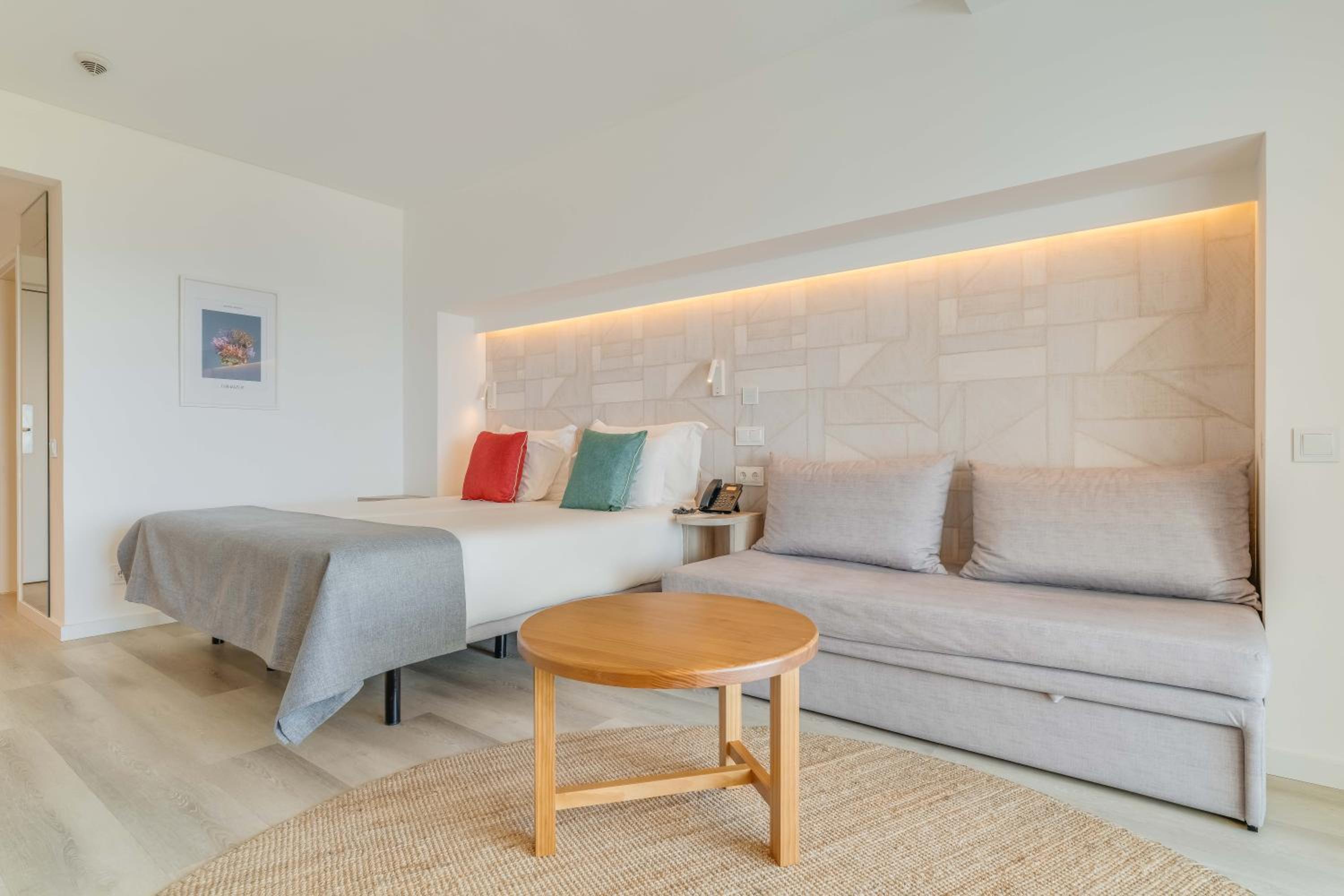 Standard Double or Twin Room with Sea View - Photo 4