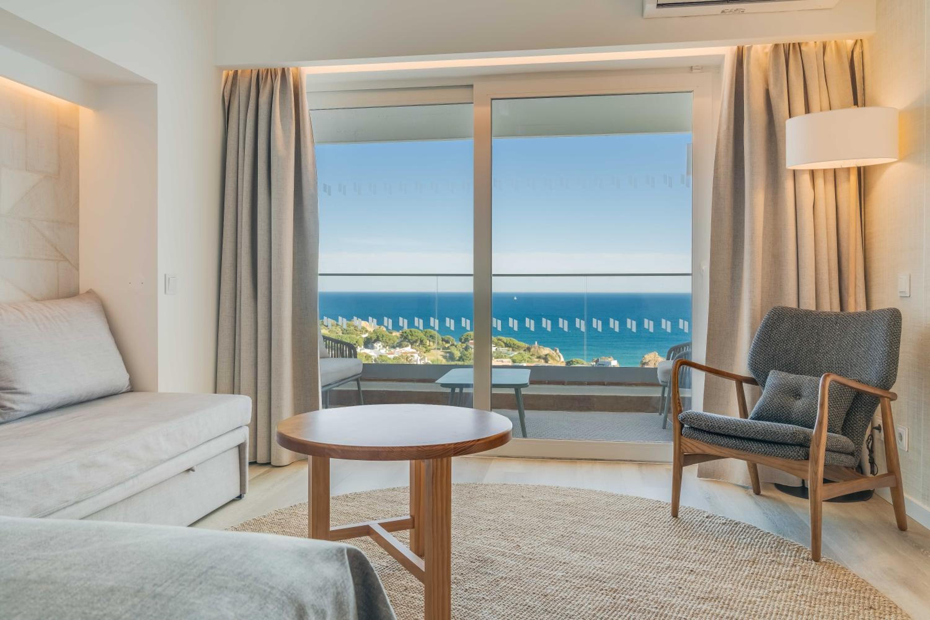 Standard Double or Twin Room with Sea View - Photo 2