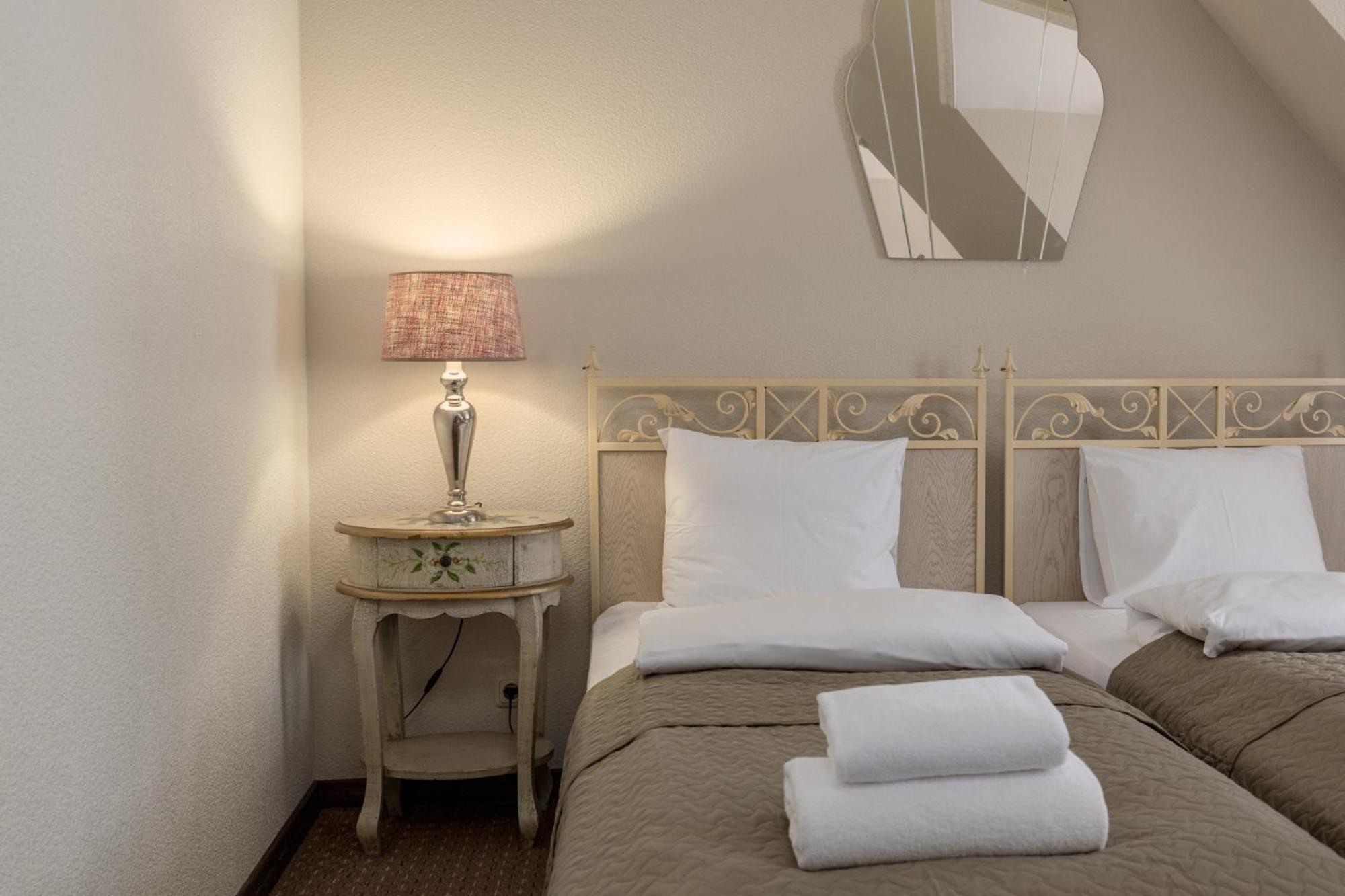 Standard Twin Room - Photo 5
