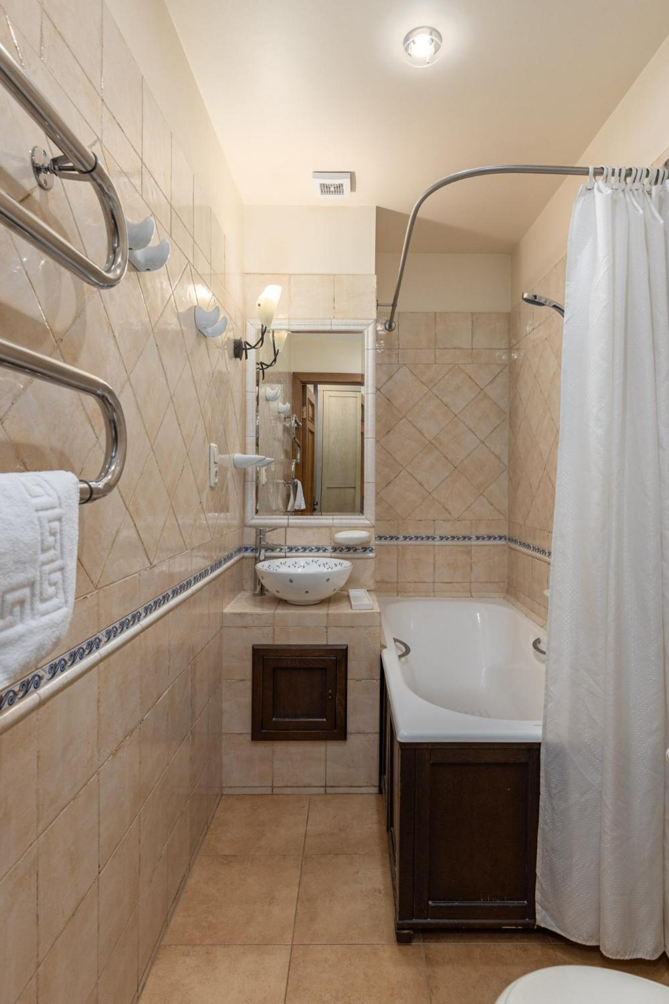 Standard Twin Room - Photo 8