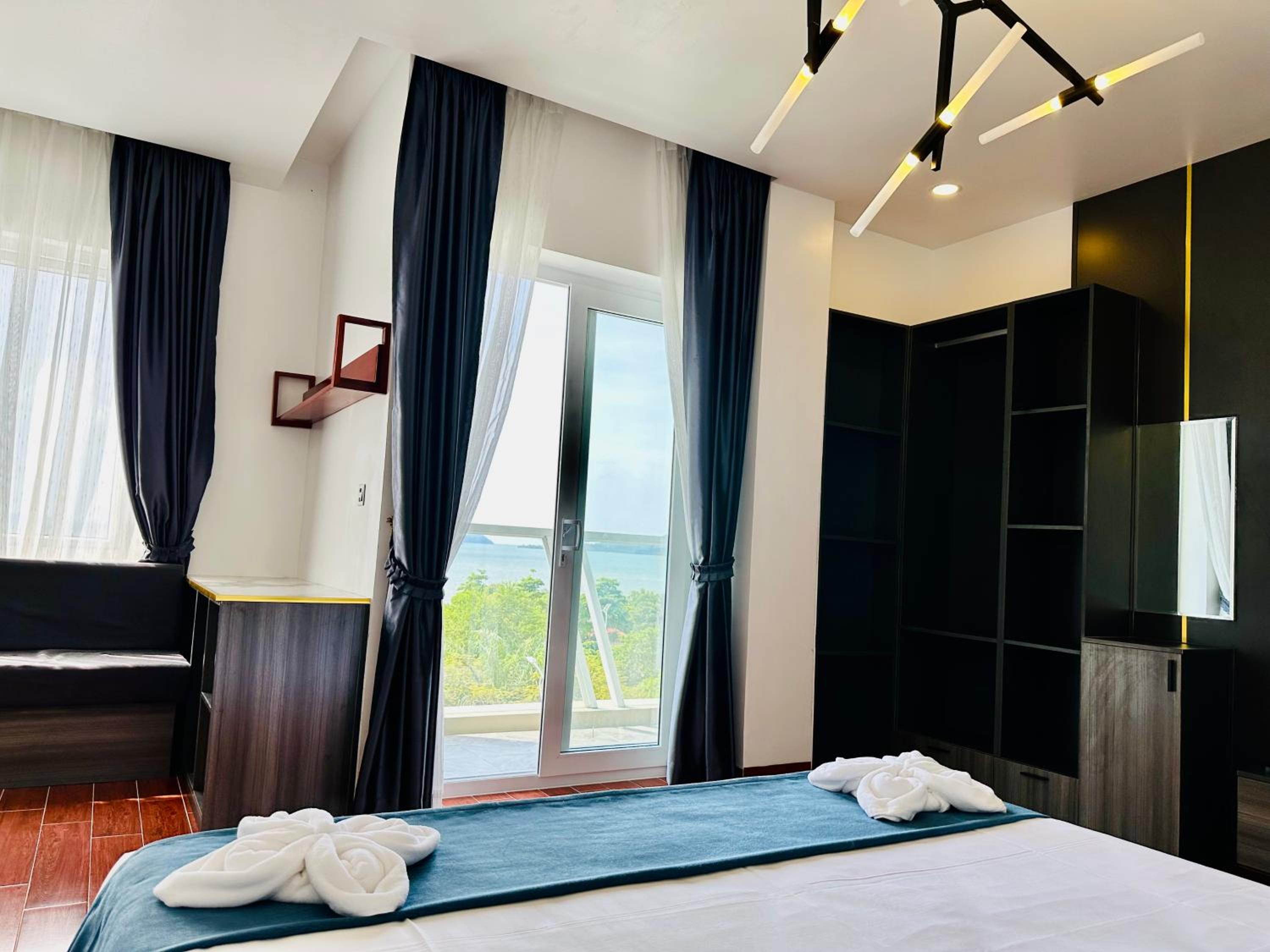 Deluxe Double Room with Sea View - Photo 2
