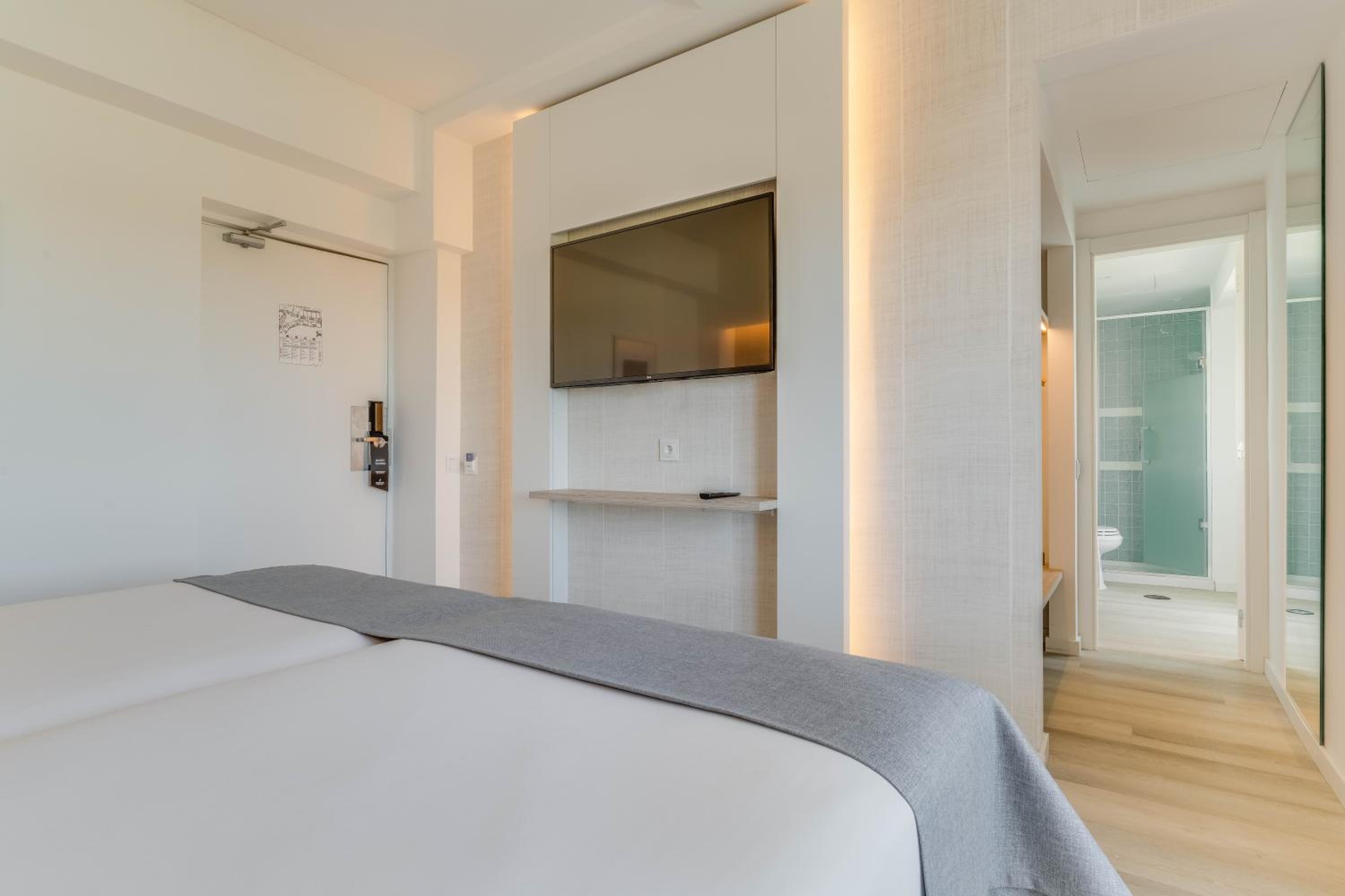 Twin Room with Garden View - Photo 2