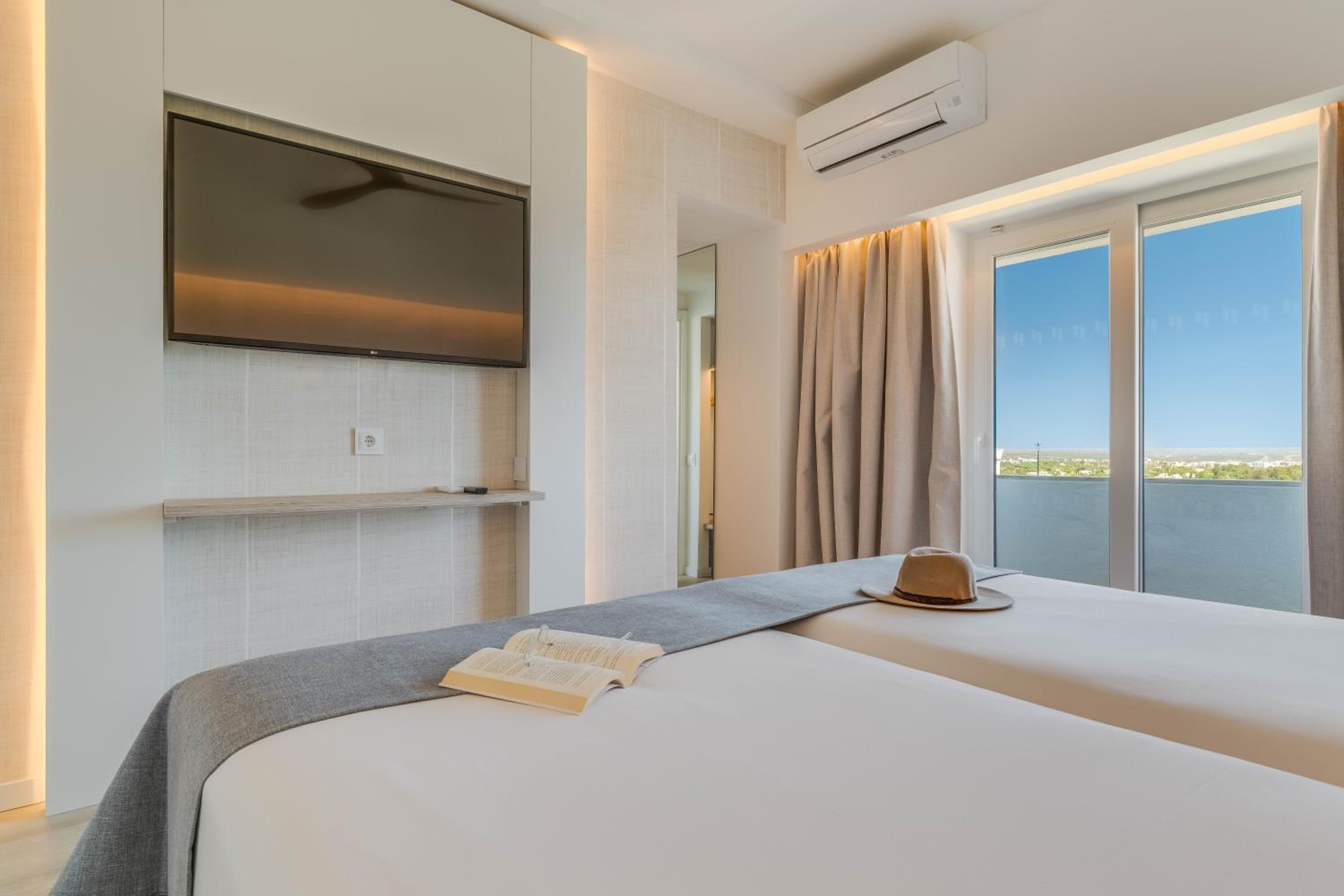 Twin Room with Garden View - Photo 4
