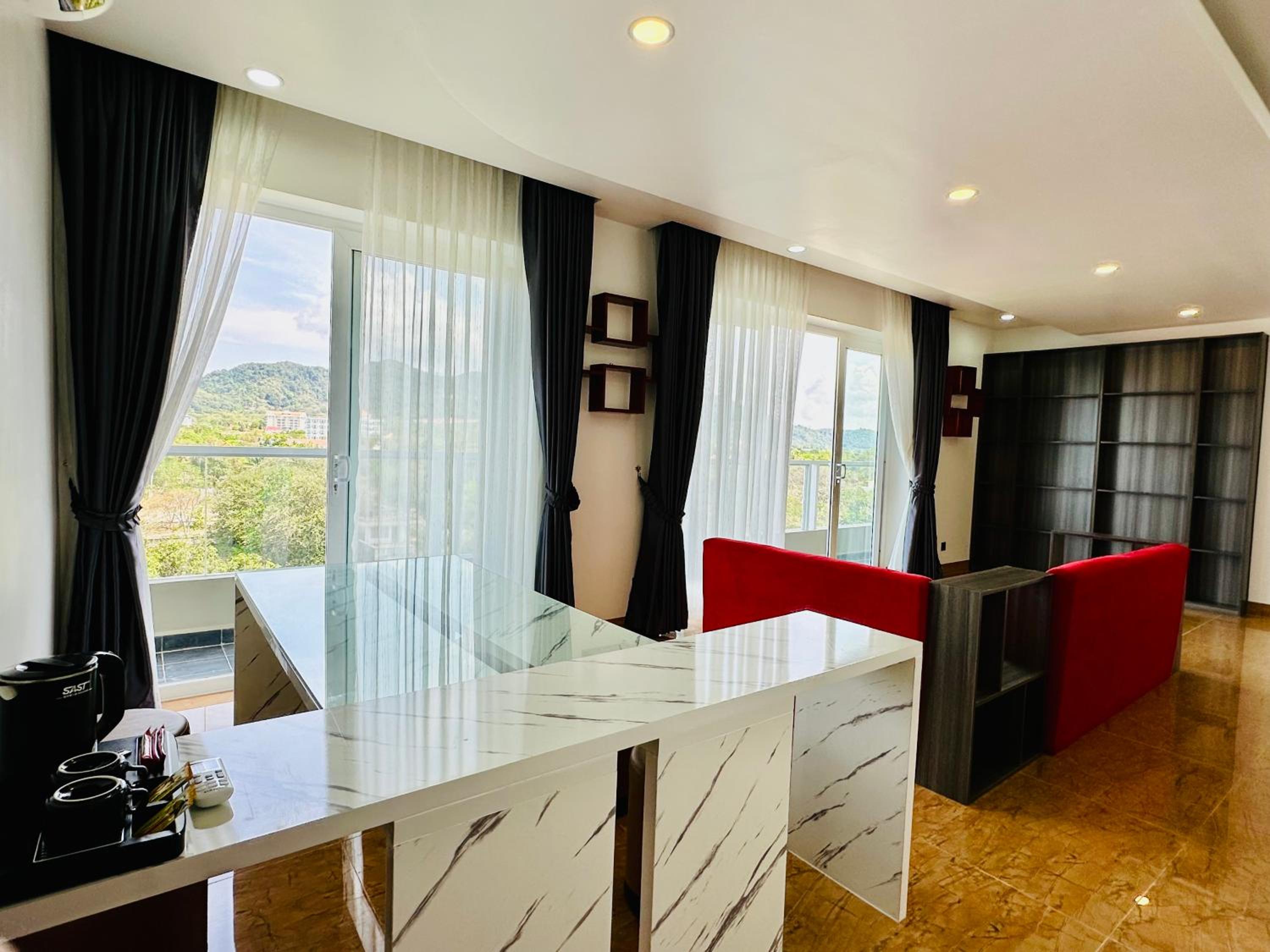 Family Room with Mountain View - Photo 9