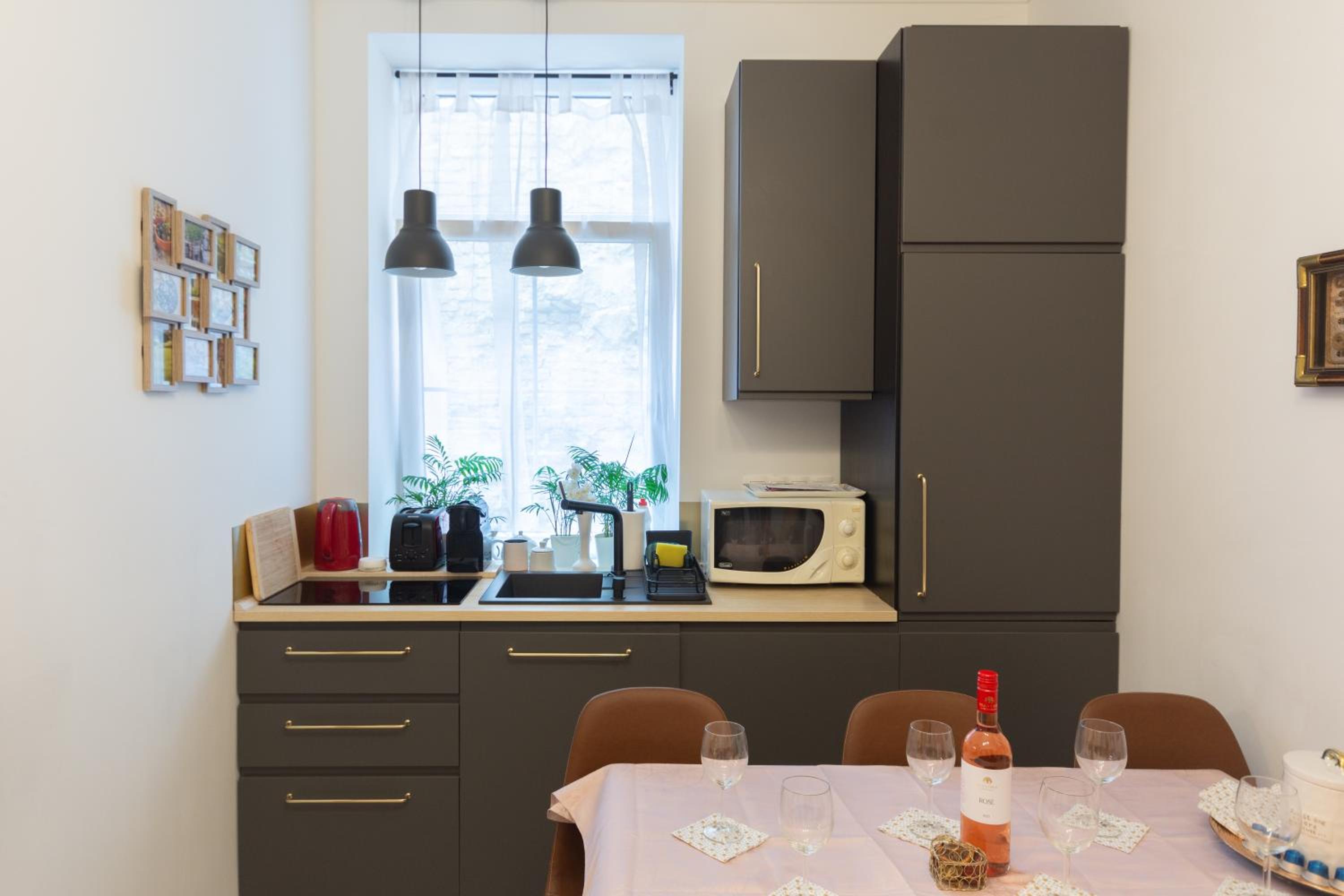 Three-Bedroom Apartment - Photo 6