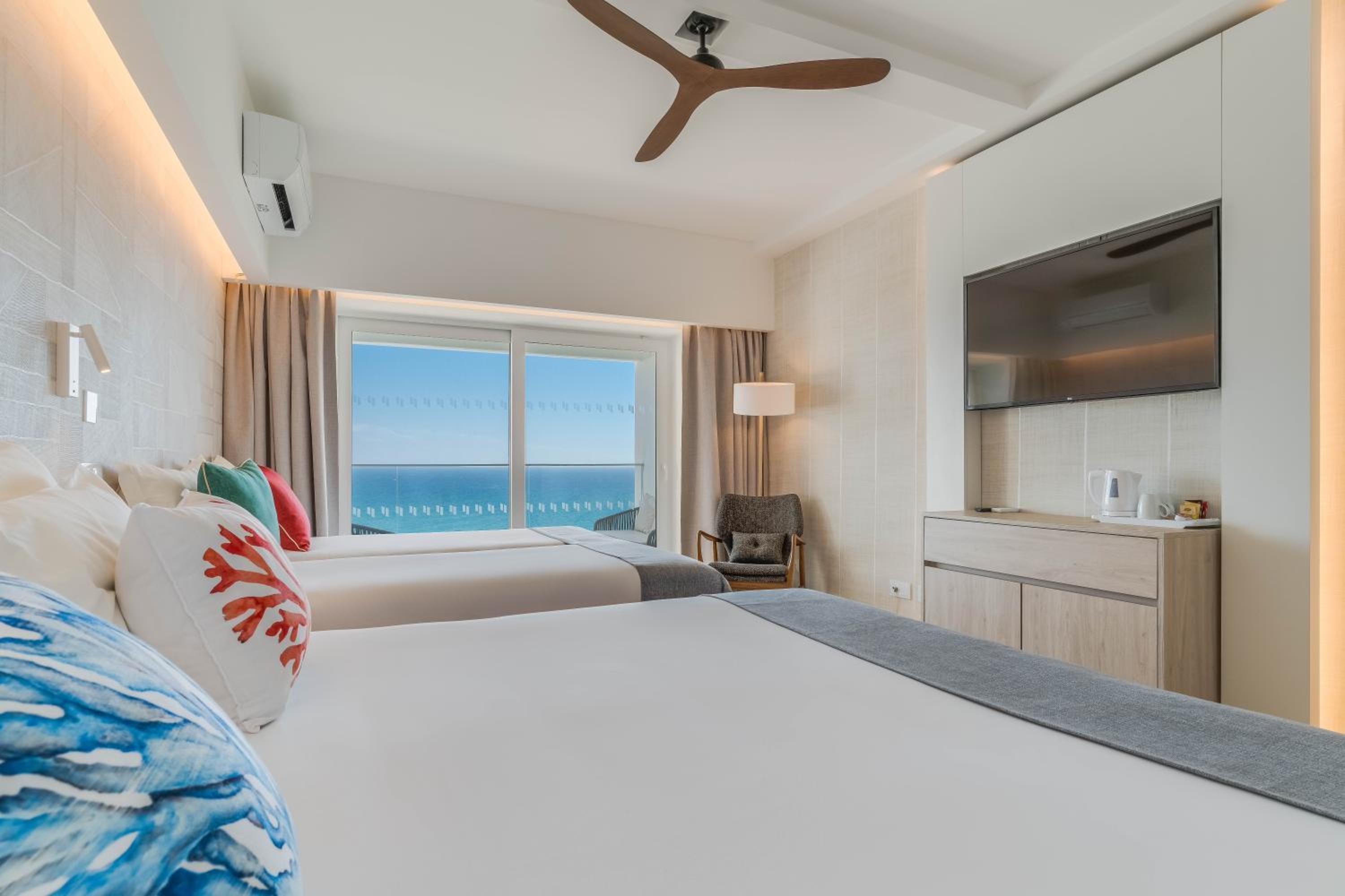 Superior Family Room (2 Adults + 2 Children) - Photo 4