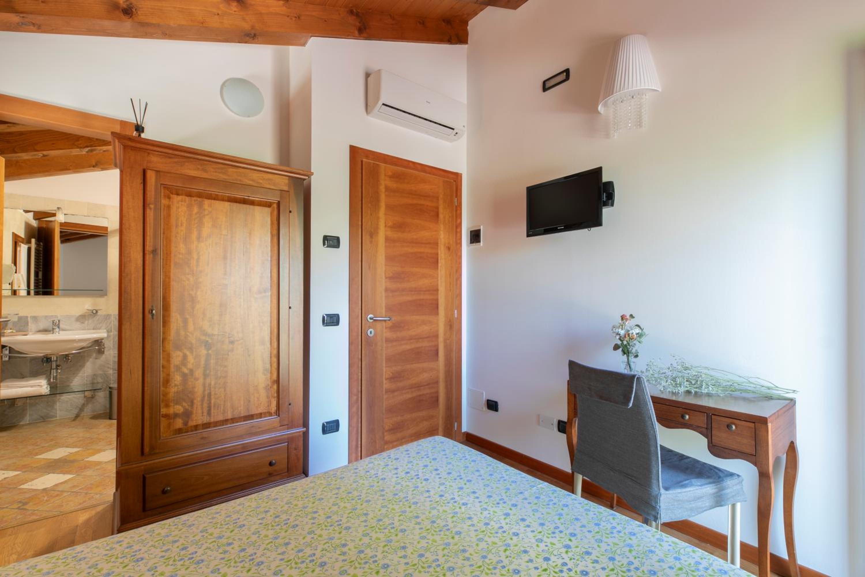 Deluxe Single Room photo 3