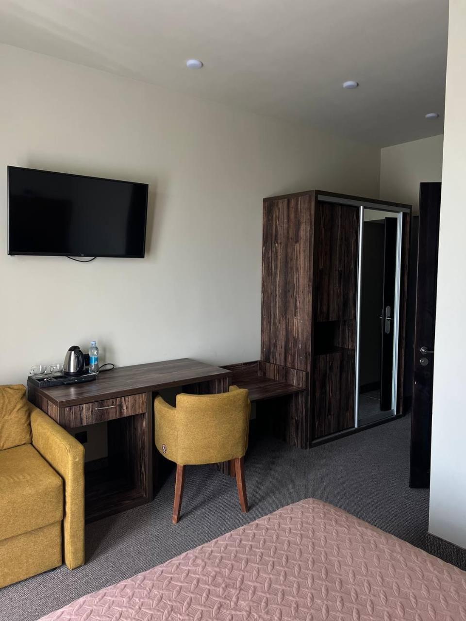 Large Double Room