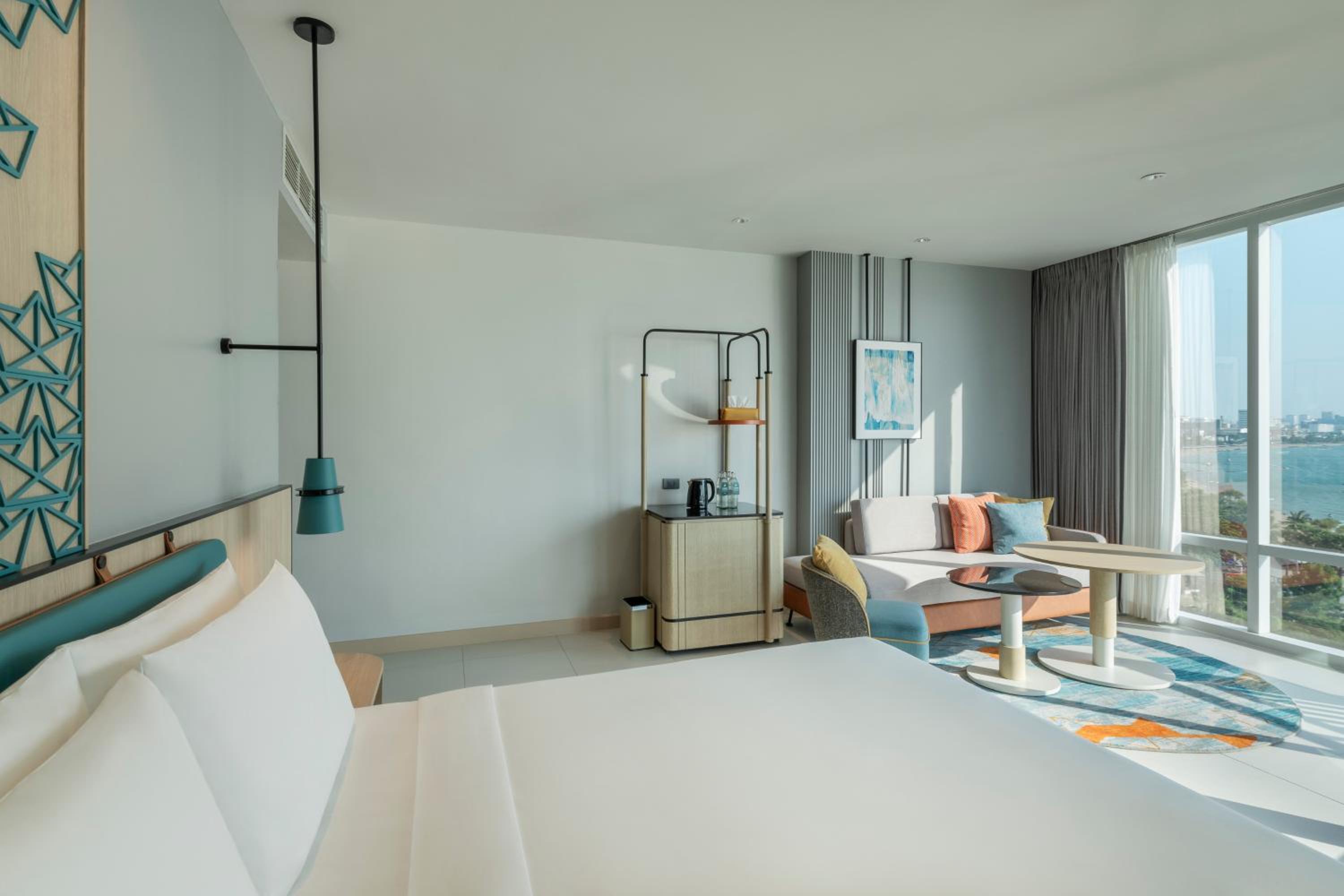 Premium King Room with Pattaya Beach view and Bay Tower