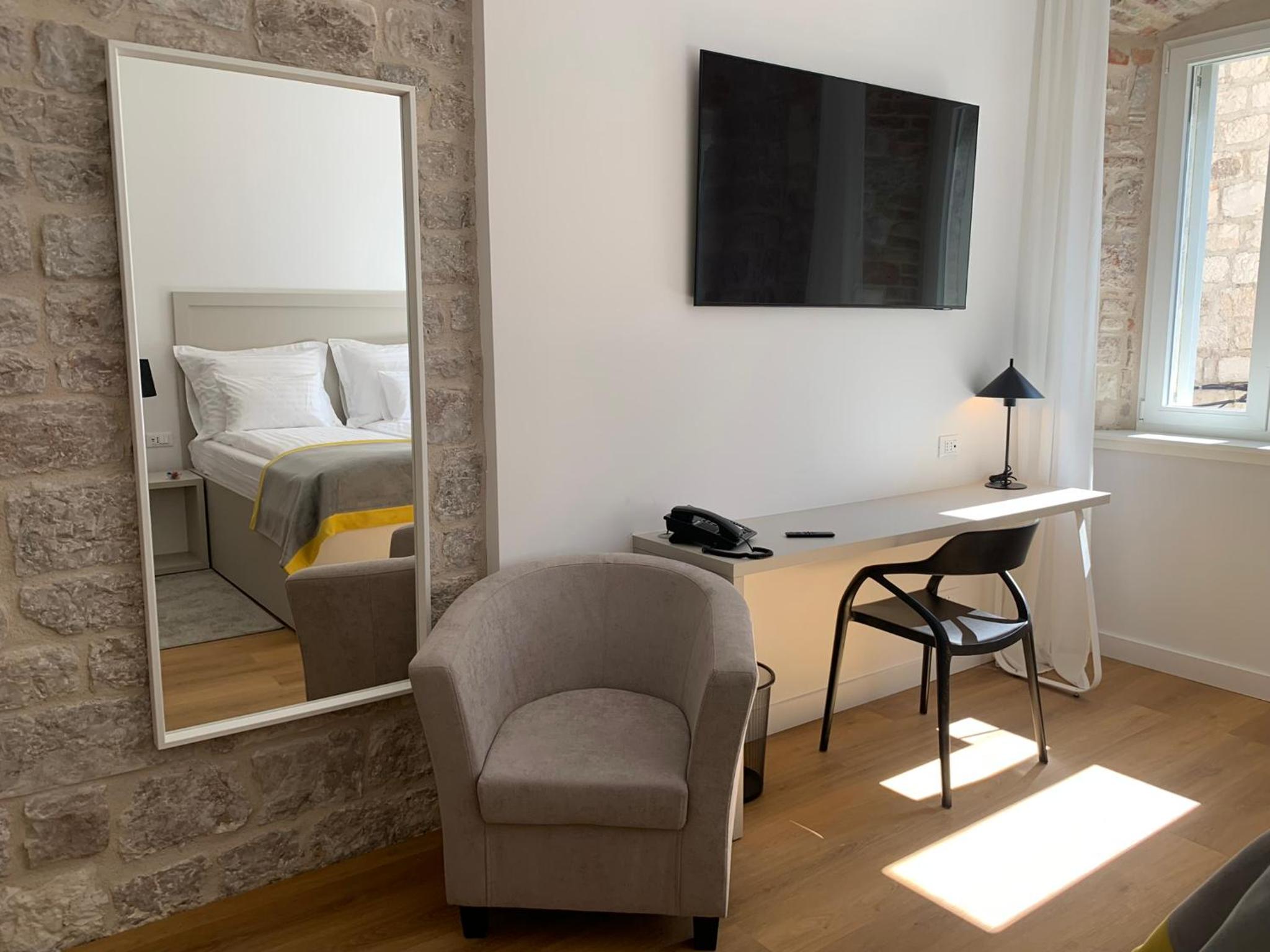 Deluxe King Room photo 3