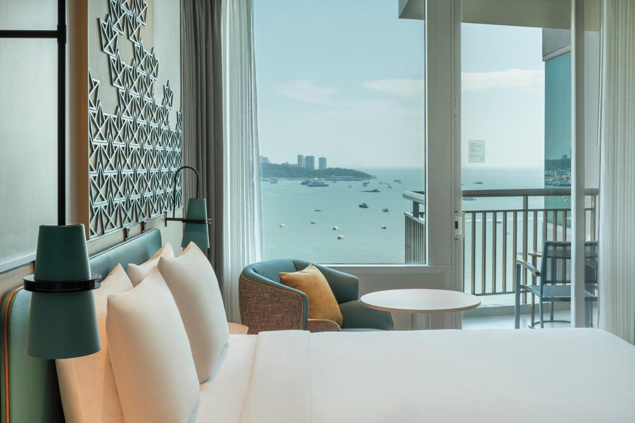 Standard King Room with Pattaya Beach view and Bay Tower