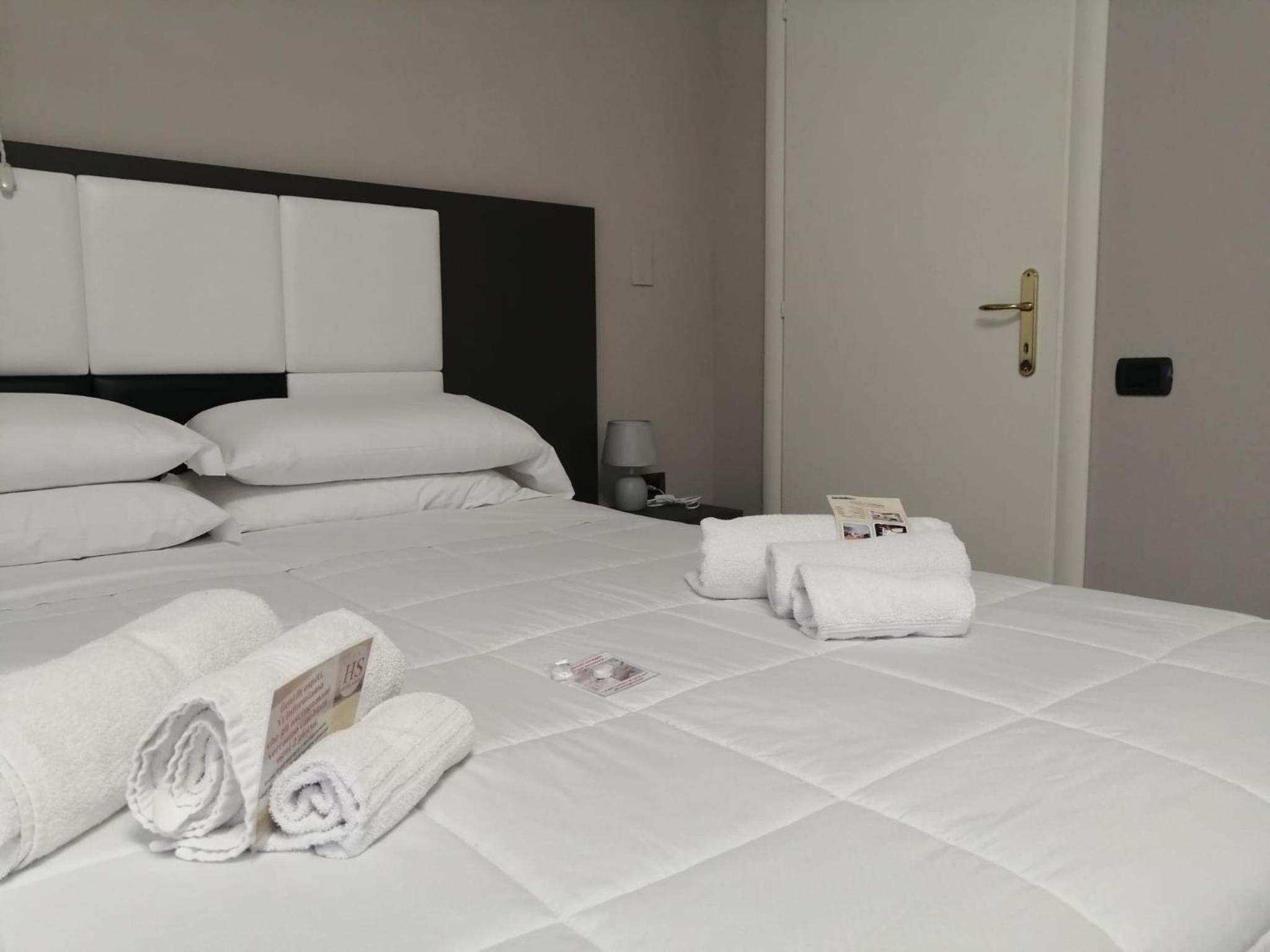Double Room - Photo 14
