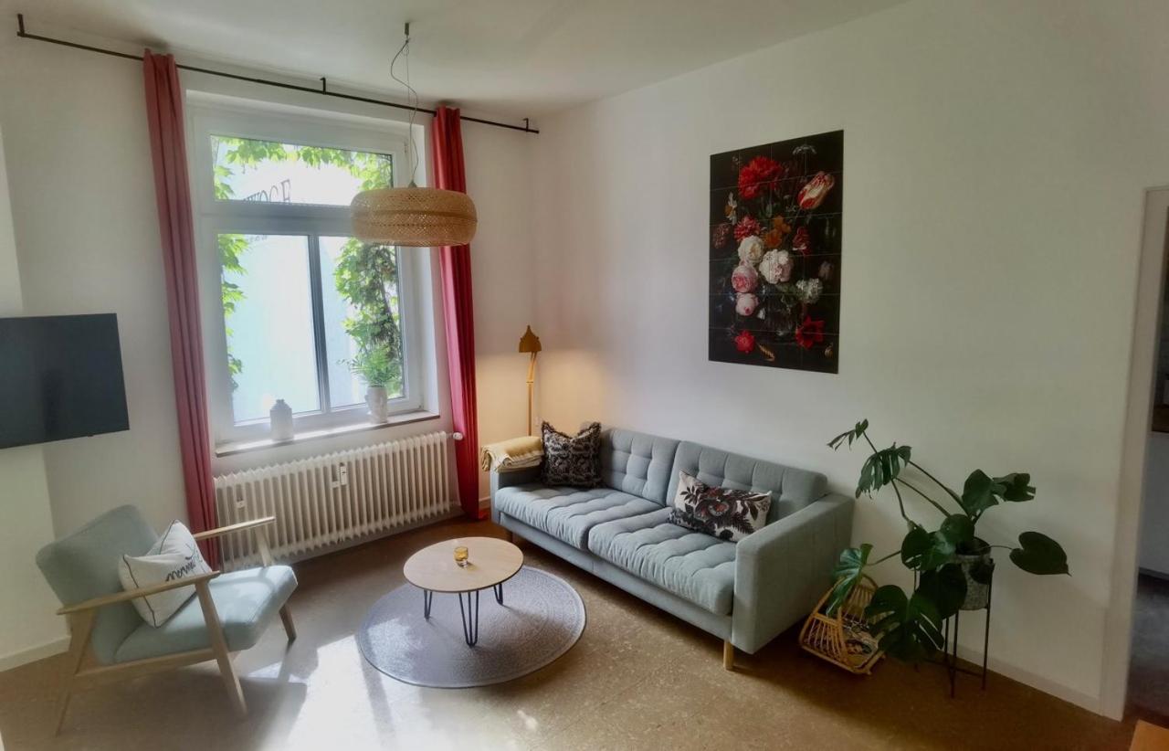 Studio Apartment - Photo 1