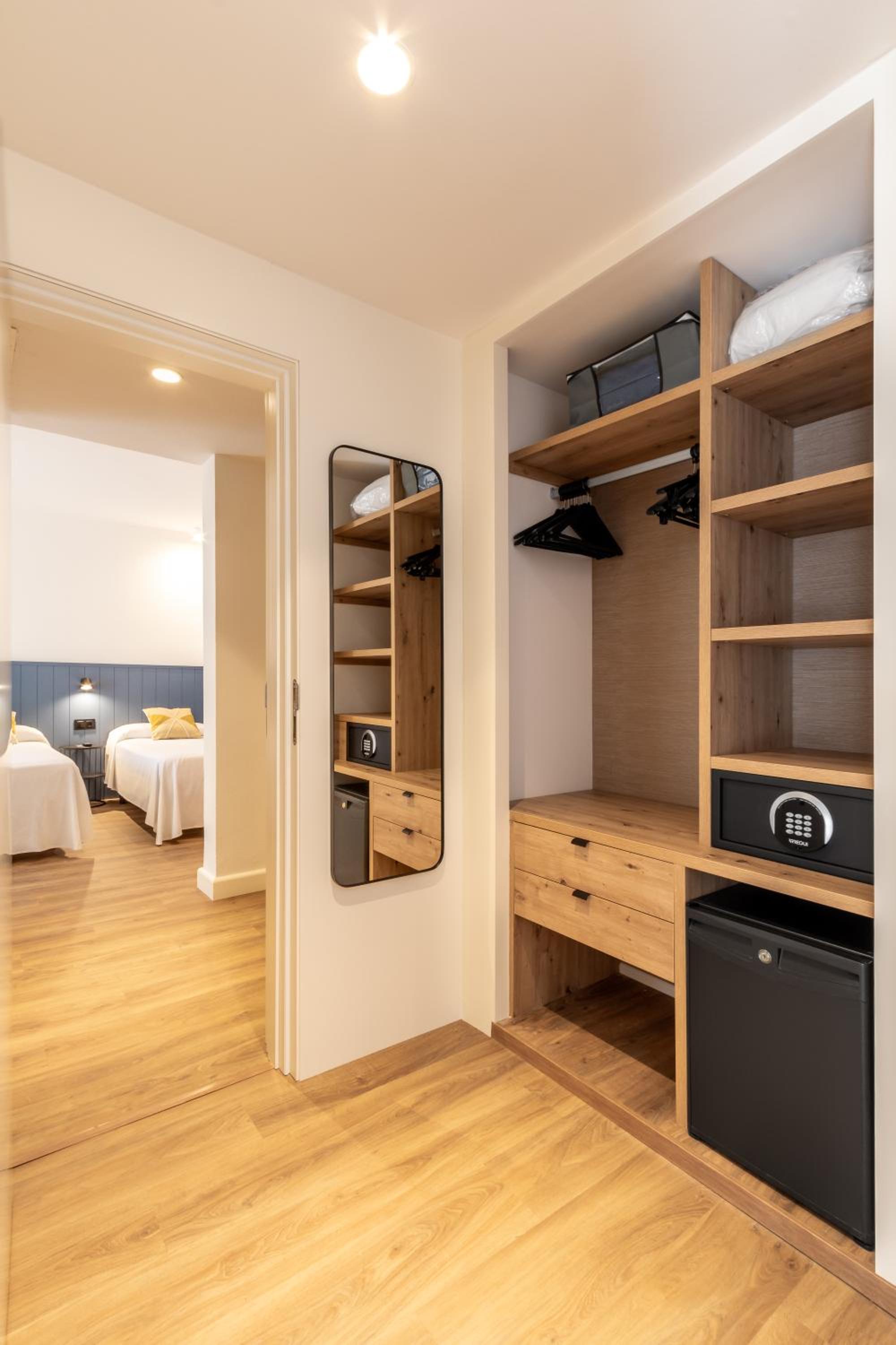 Triple Room (3 Adults) - Photo 7
