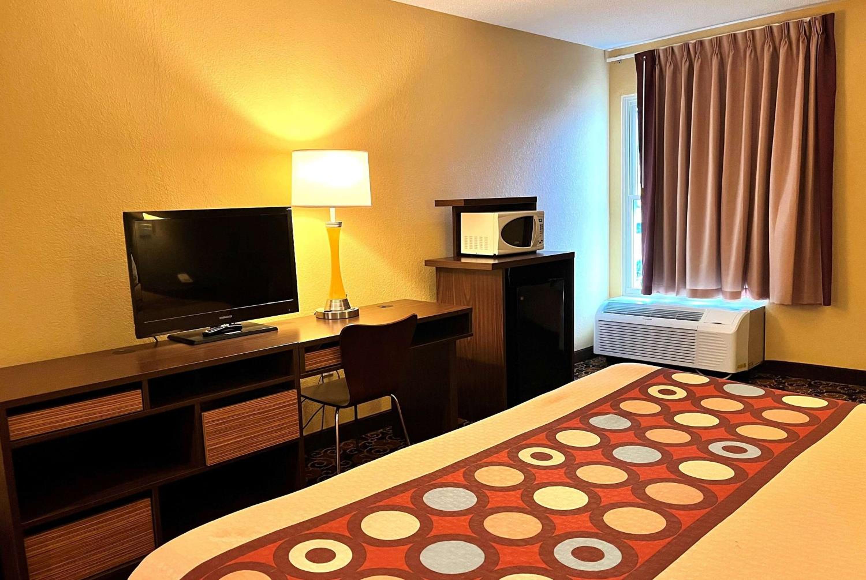 King Suite - Non-Smoking - Photo 1