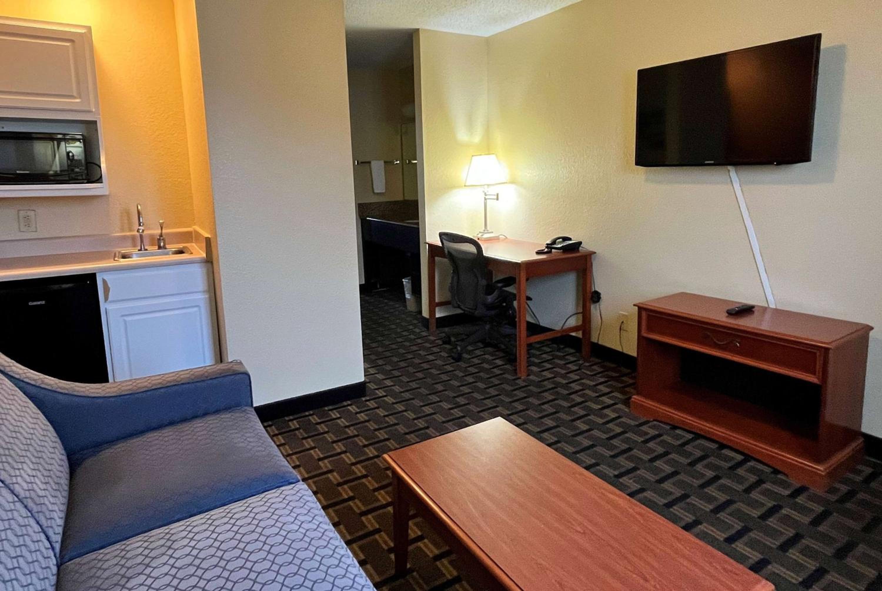 One-Bedroom King Suite - Non-Smoking - Photo 1