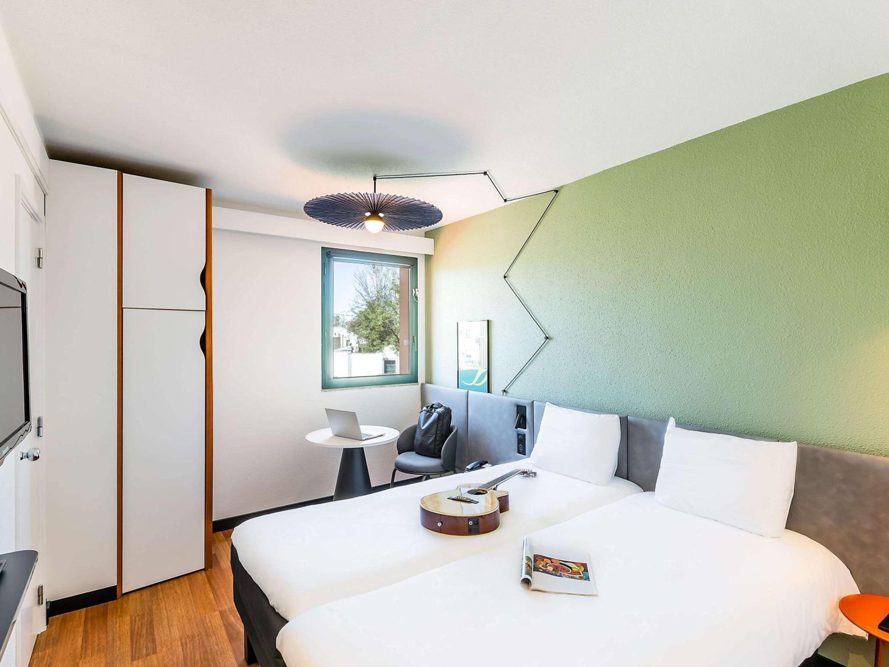 Standard Twin Room - Photo 4