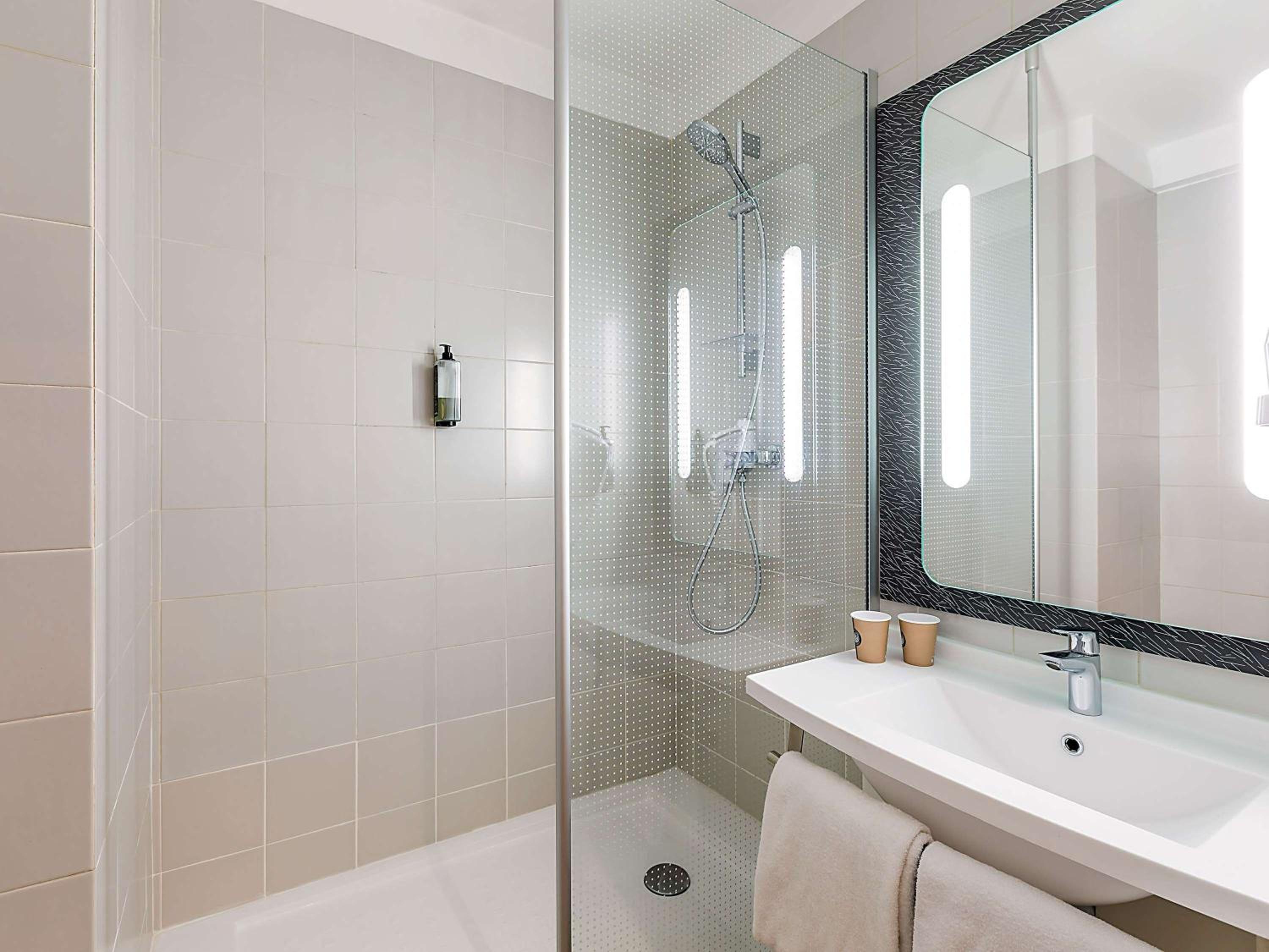 Standard Double Room - Photo 4