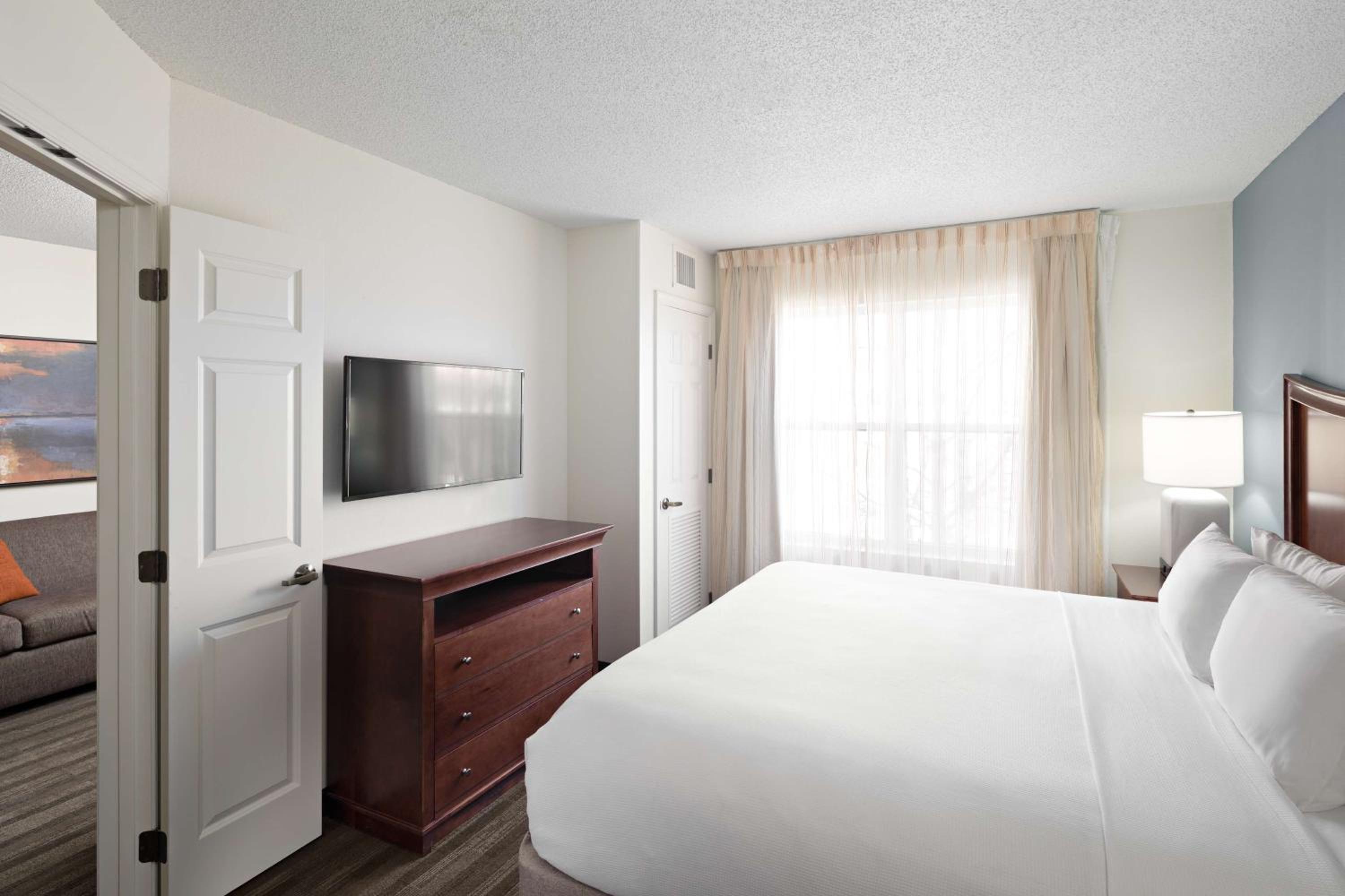 One-Bedroom King Suite - Photo 3