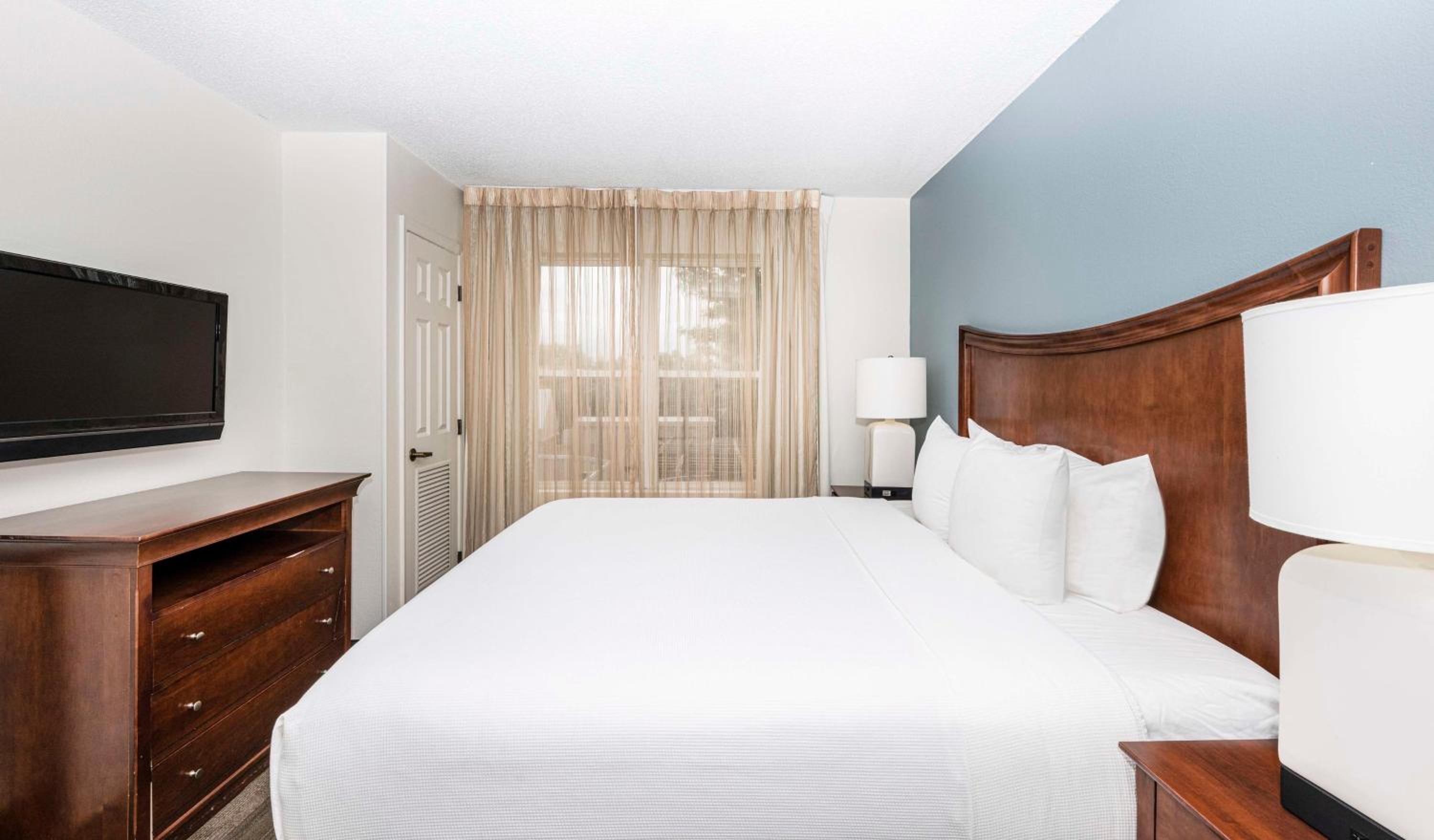 One-Bedroom King Suite - Photo 6