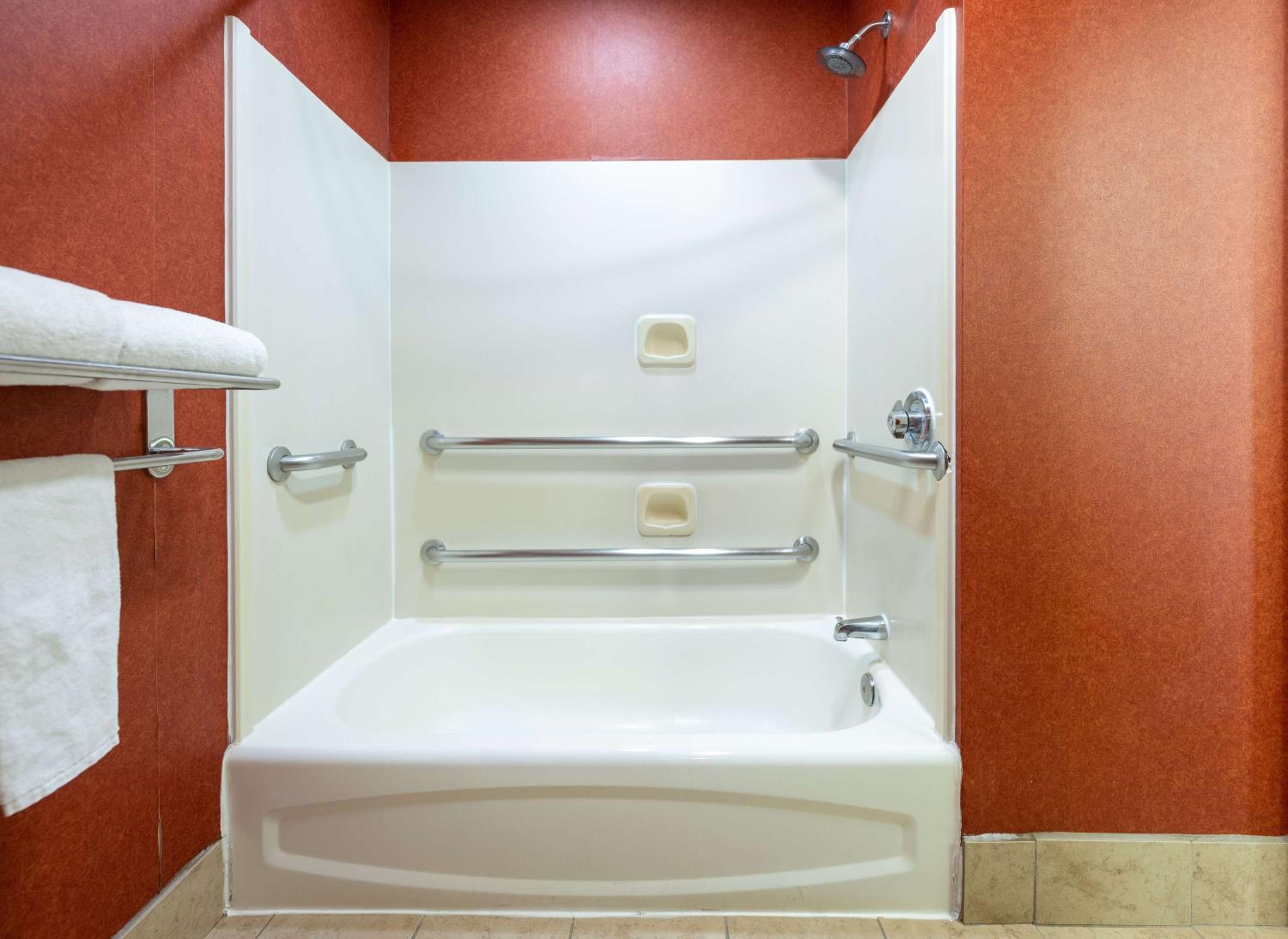 King Studio with Accessible Tub - Disability Access - Photo 7