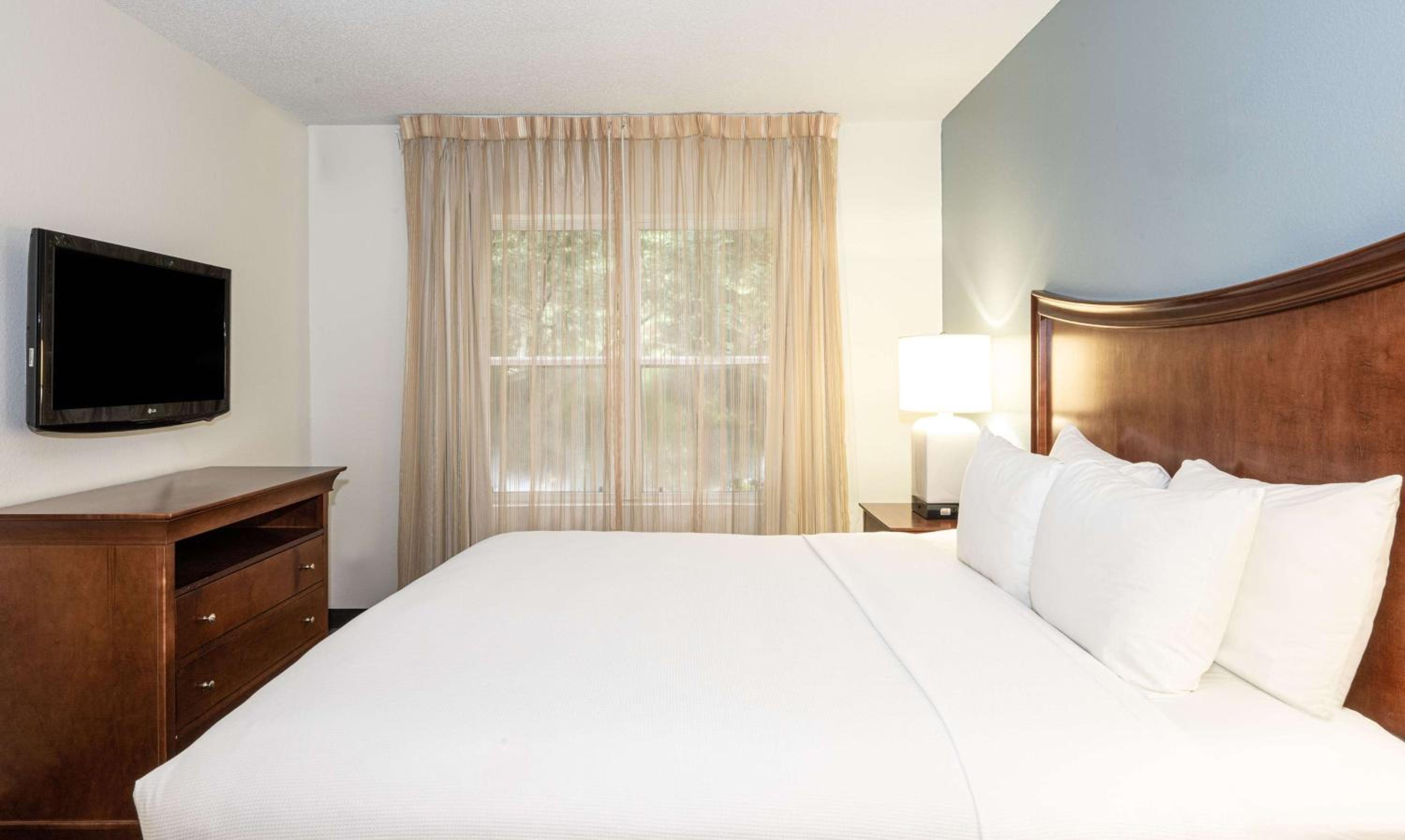 One-Bedroom King Suite - Photo 5