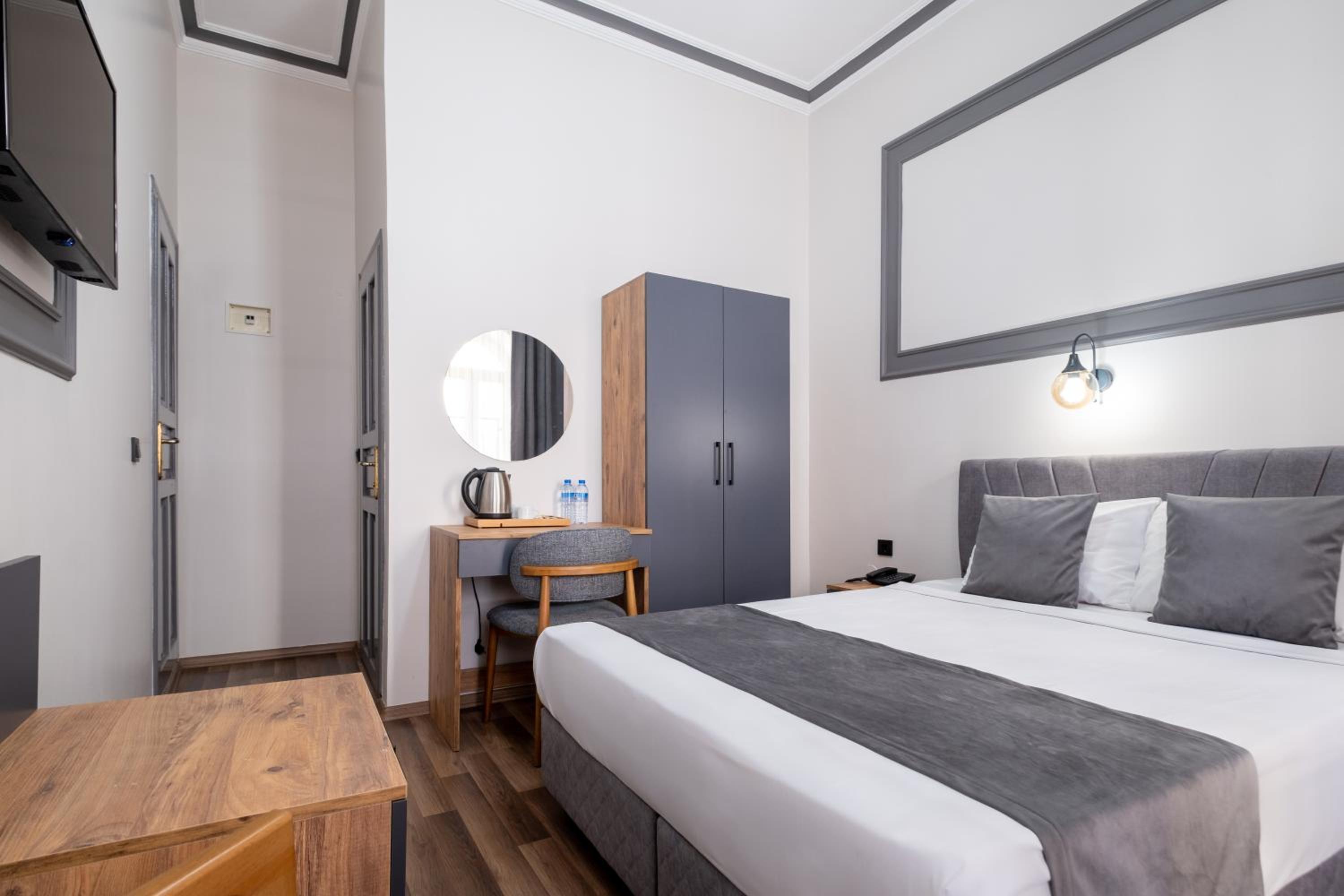 Standard Double or Twin Room photo 1