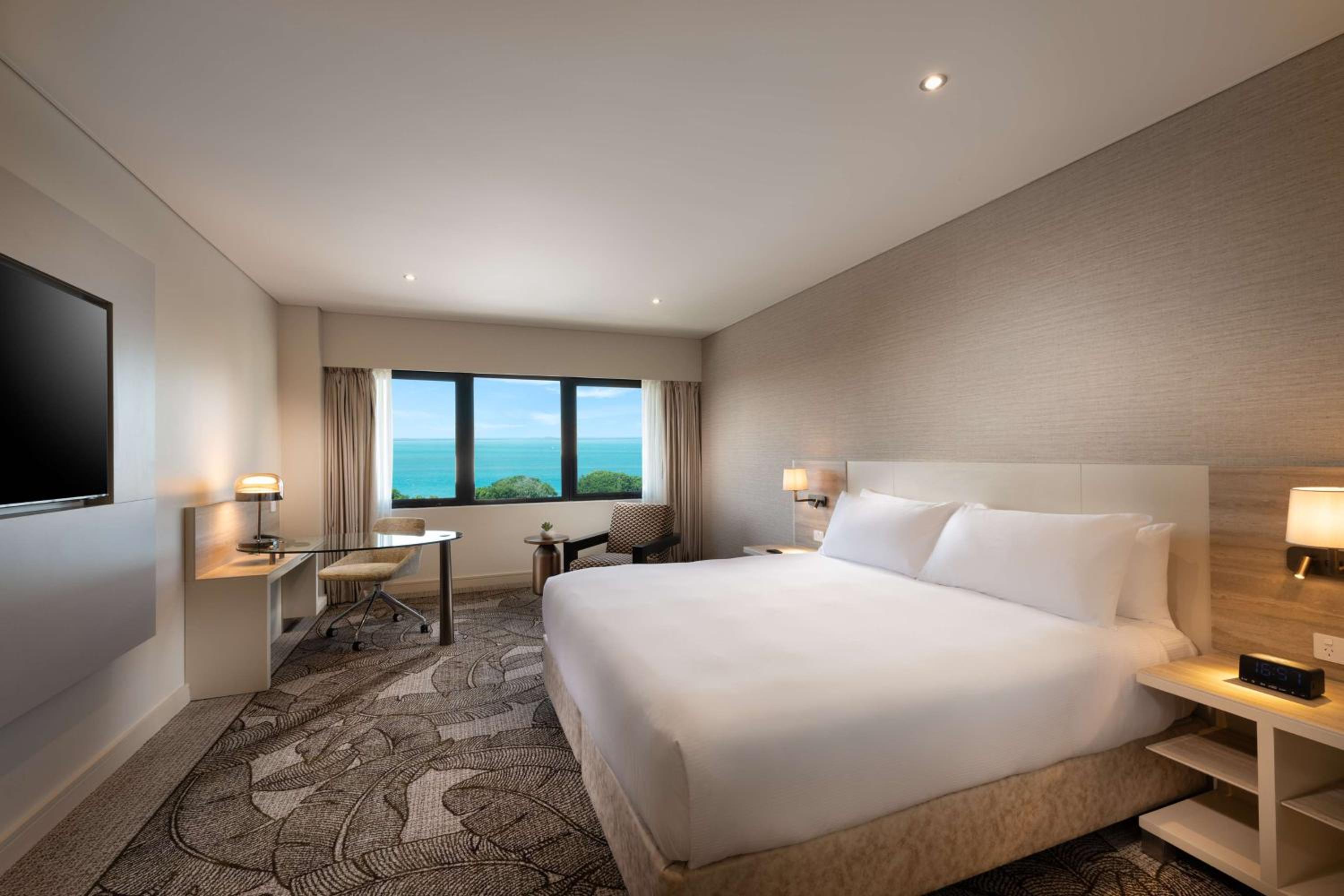 King Guest Room with Harbor View photo 1