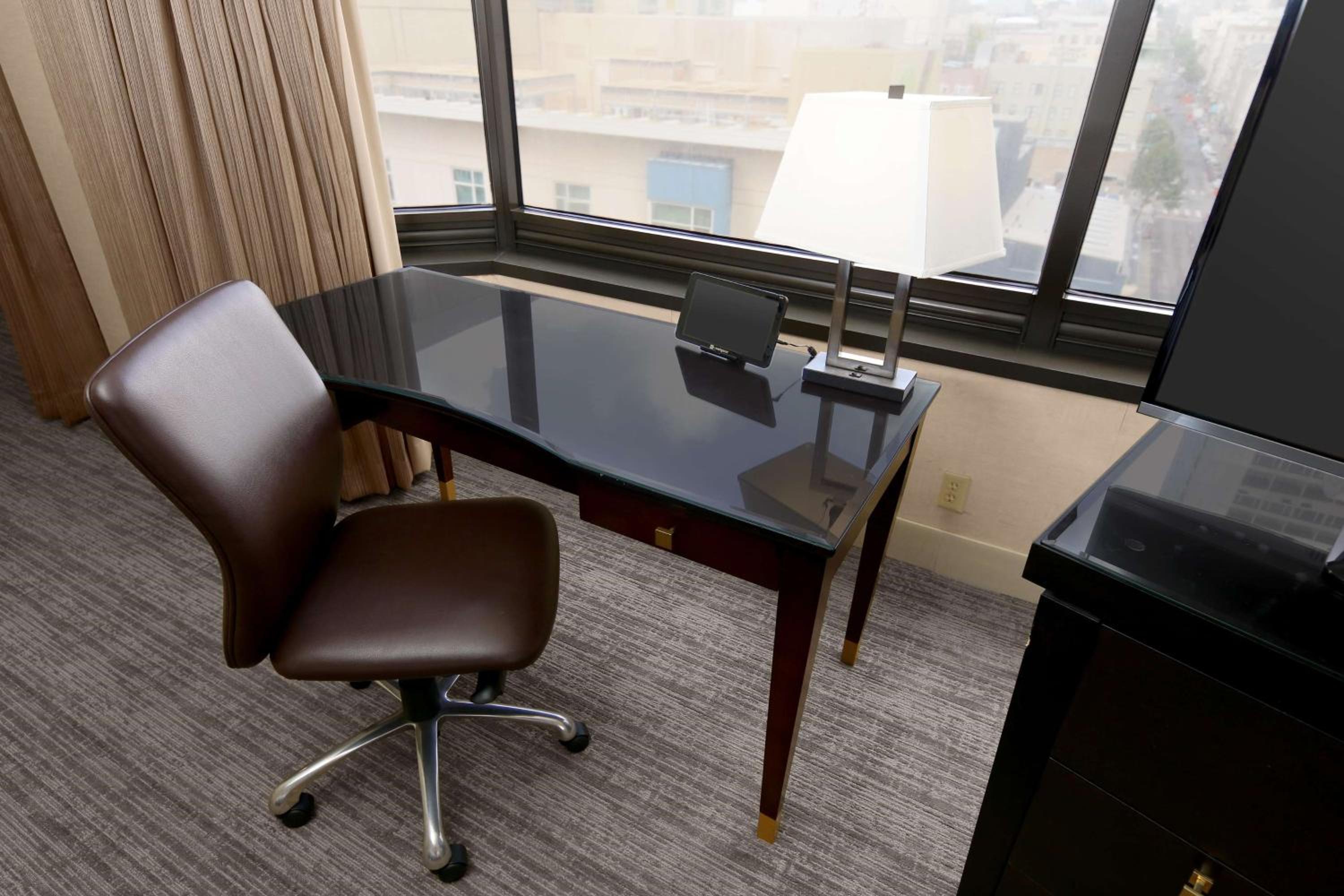 Corner King Room - Photo 6