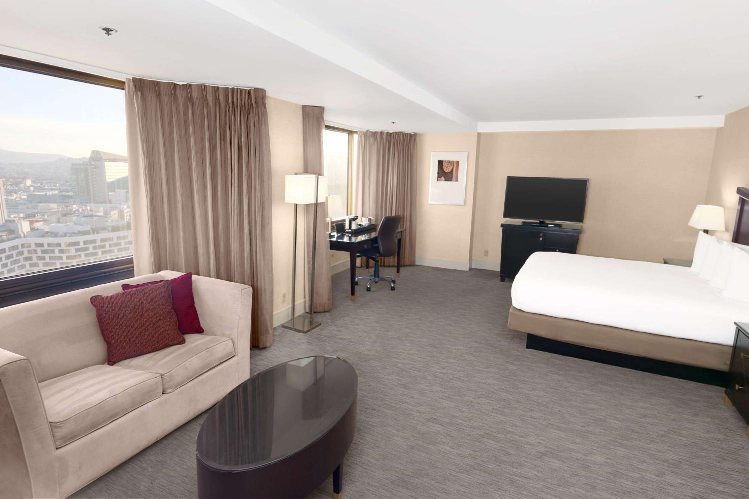Deluxe View Junior Suite - One King Bed - Photo 3