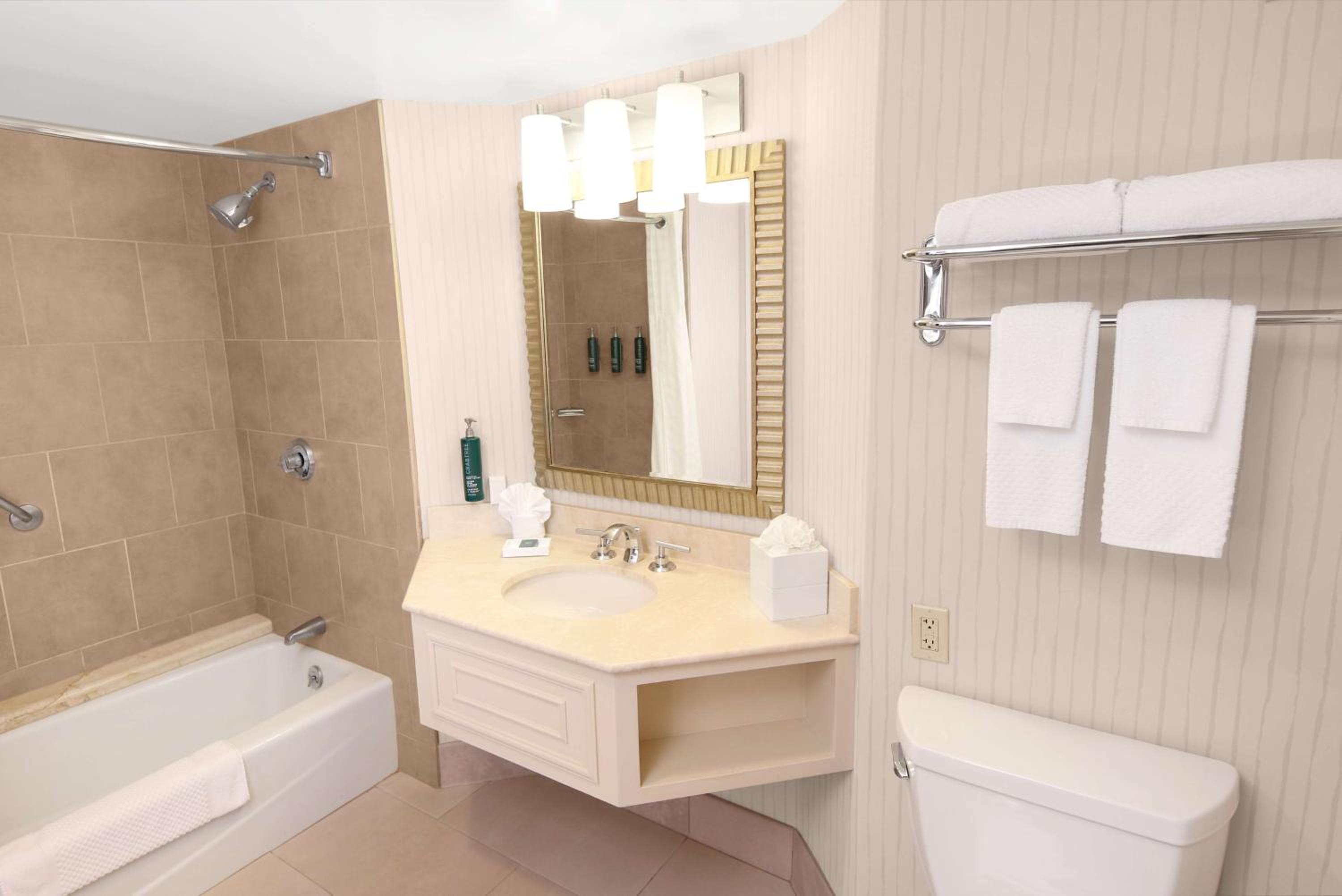 Corner King Room - Photo 2