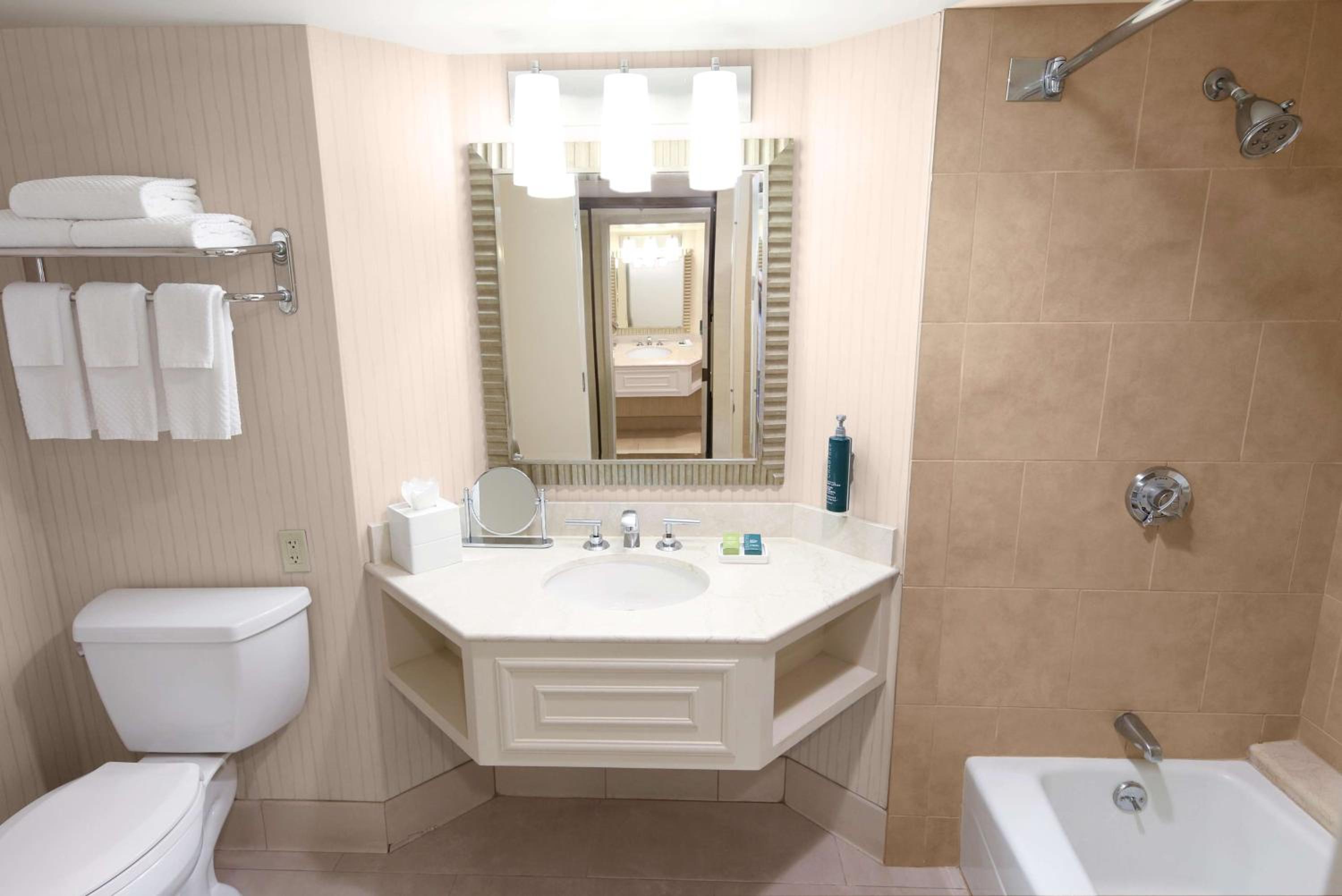 Deluxe View - Two Double Beds - Photo 3