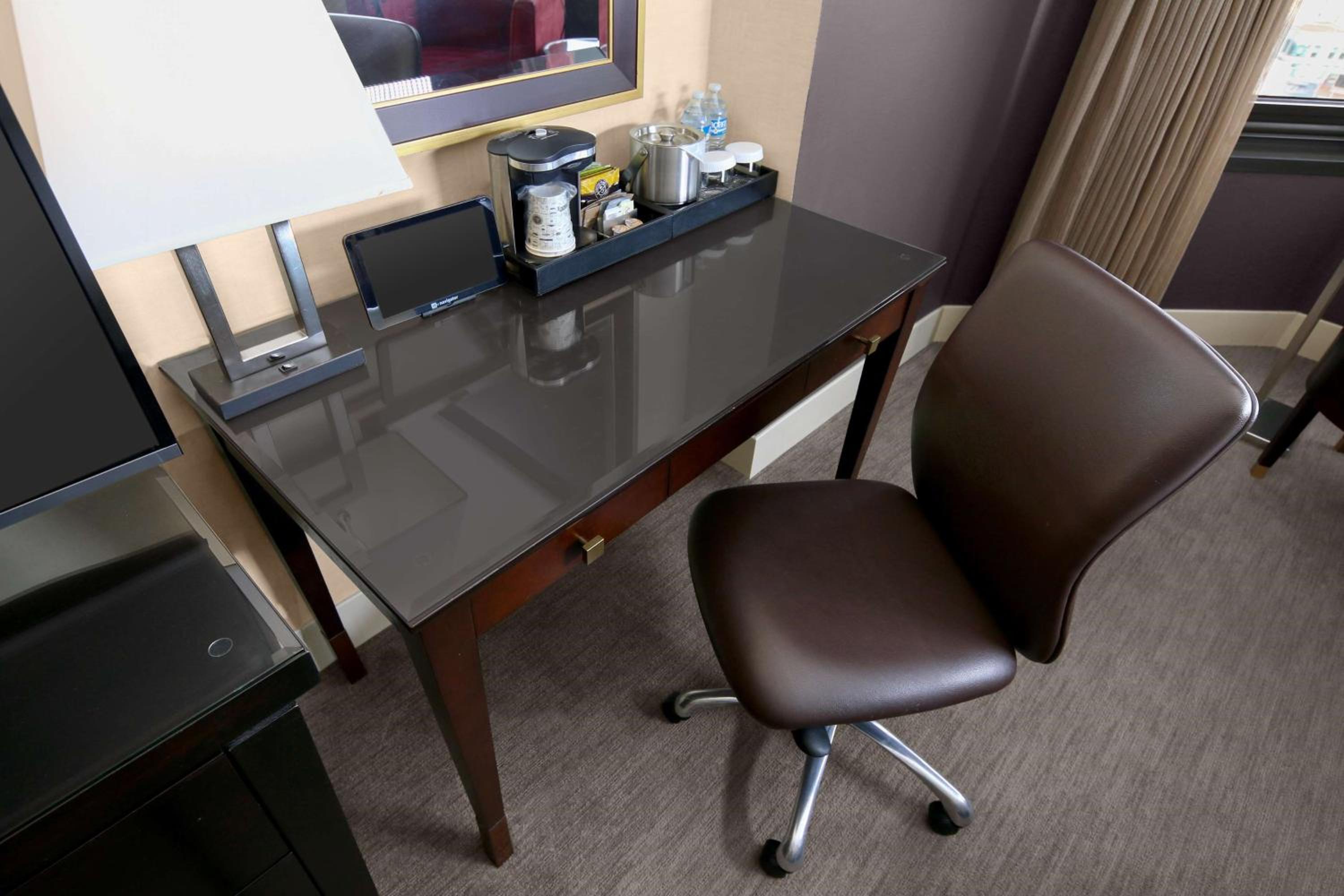Skyline View - One King Bed Mobility/Hearing Accessible Tub - Photo 4