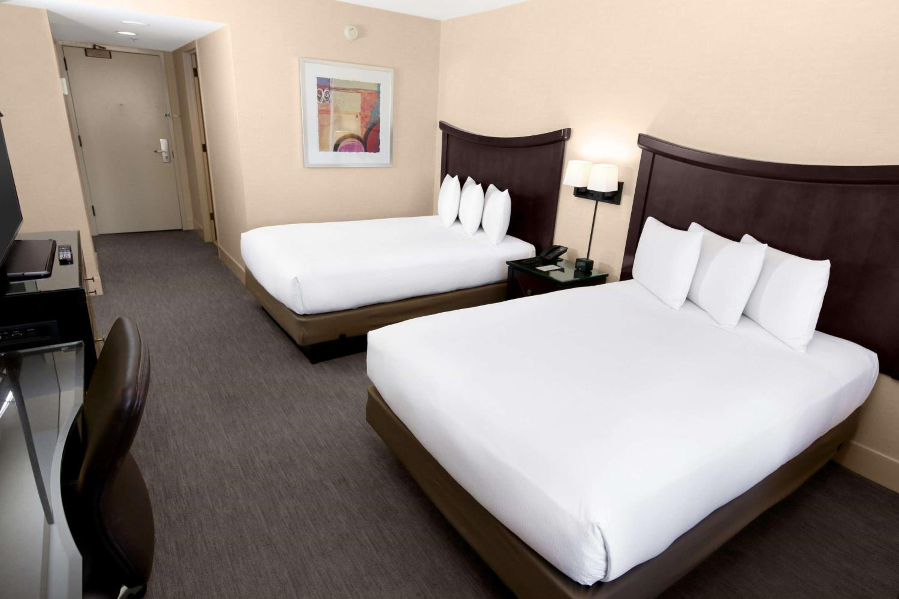 Deluxe View - Two Double Beds - Photo 5