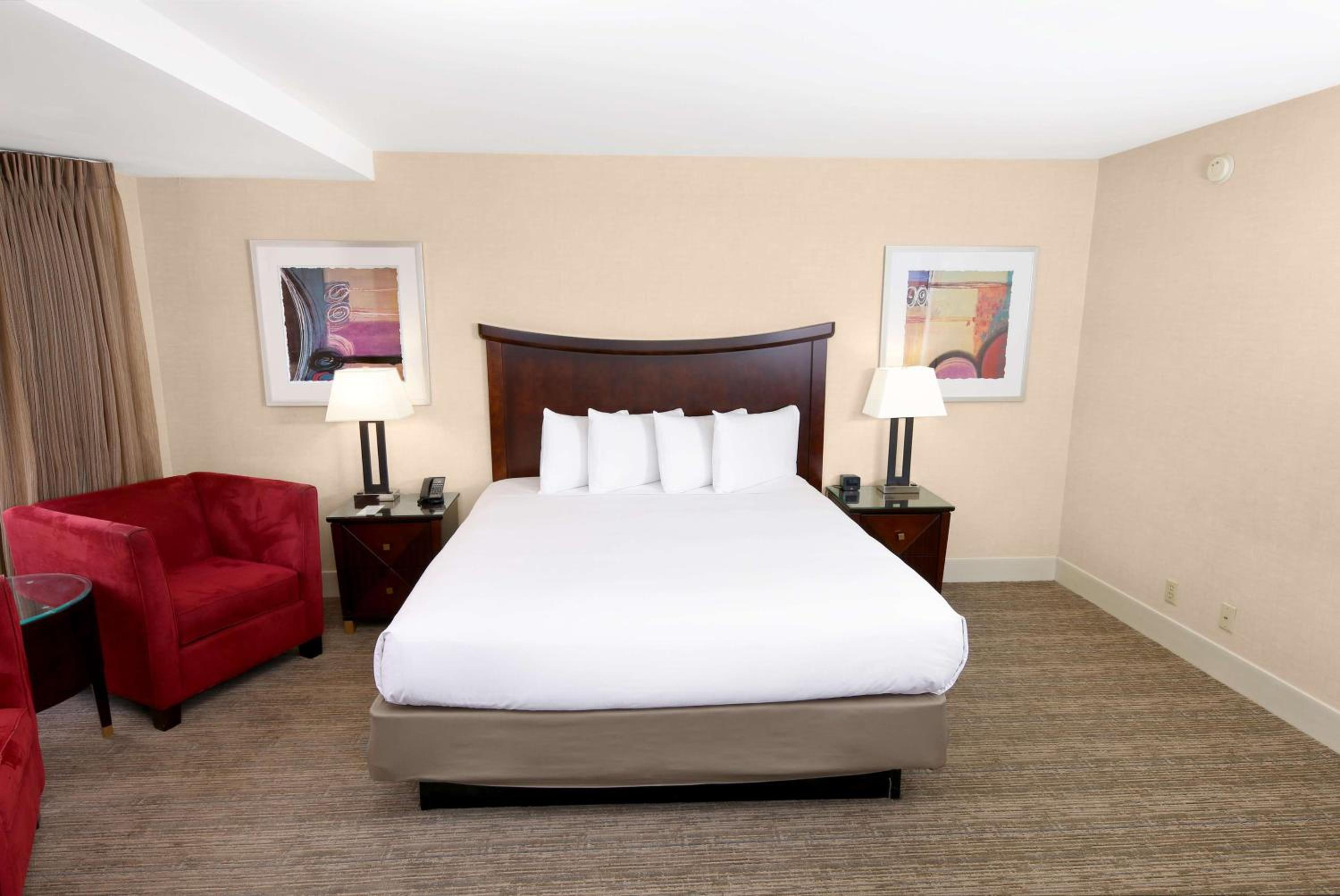 Corner King Room - Photo 5