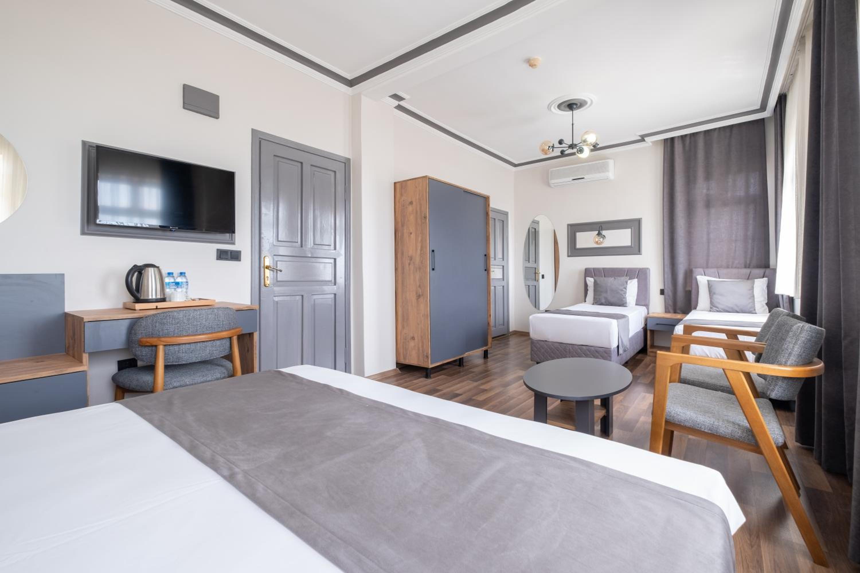 Standard Triple Room with Sea View photo 3