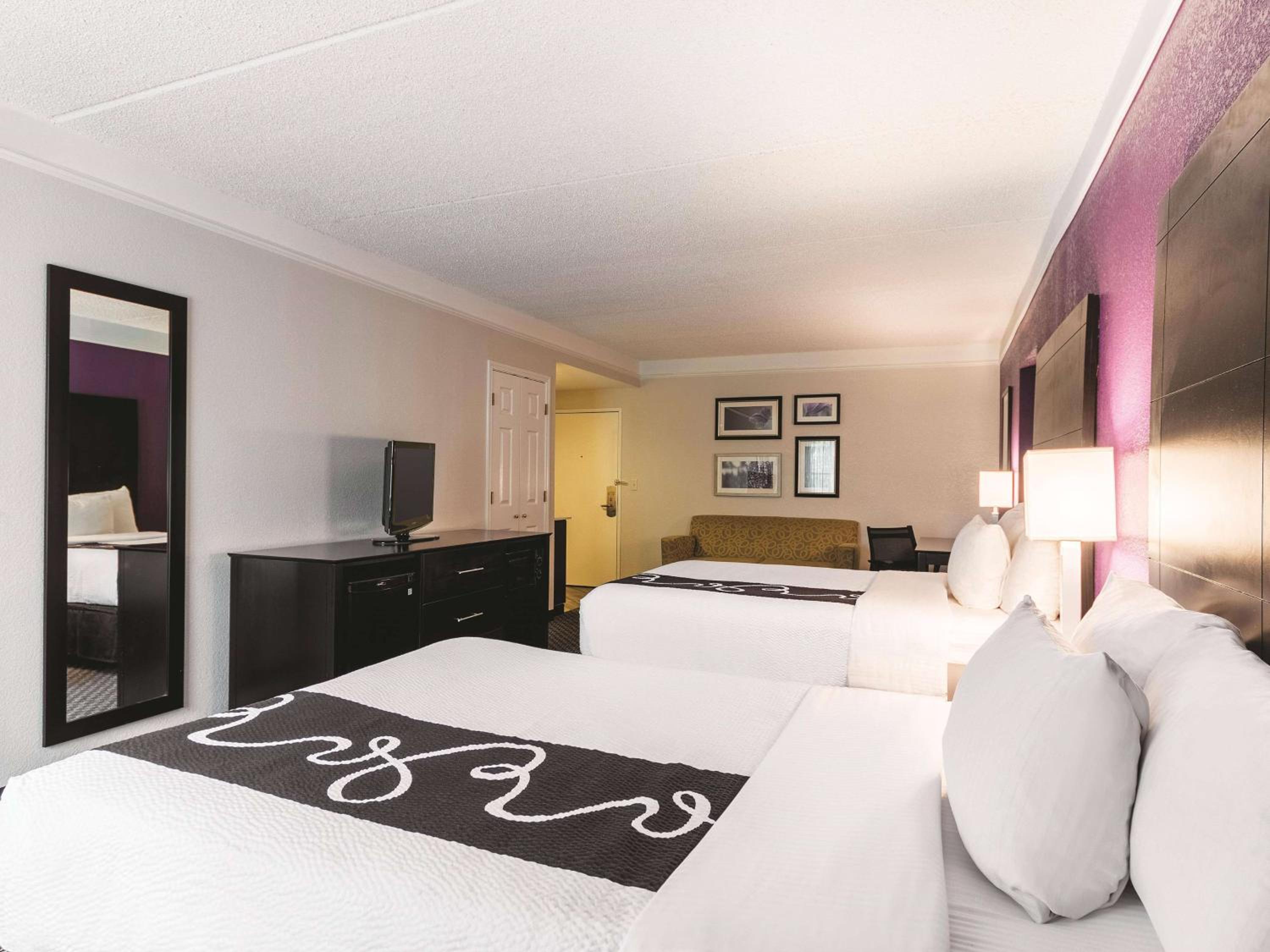 2 Double Beds, Mobility/Hearing Accessible Room, Tub w/ Grab Bars, Non-Smoking - Photo 1