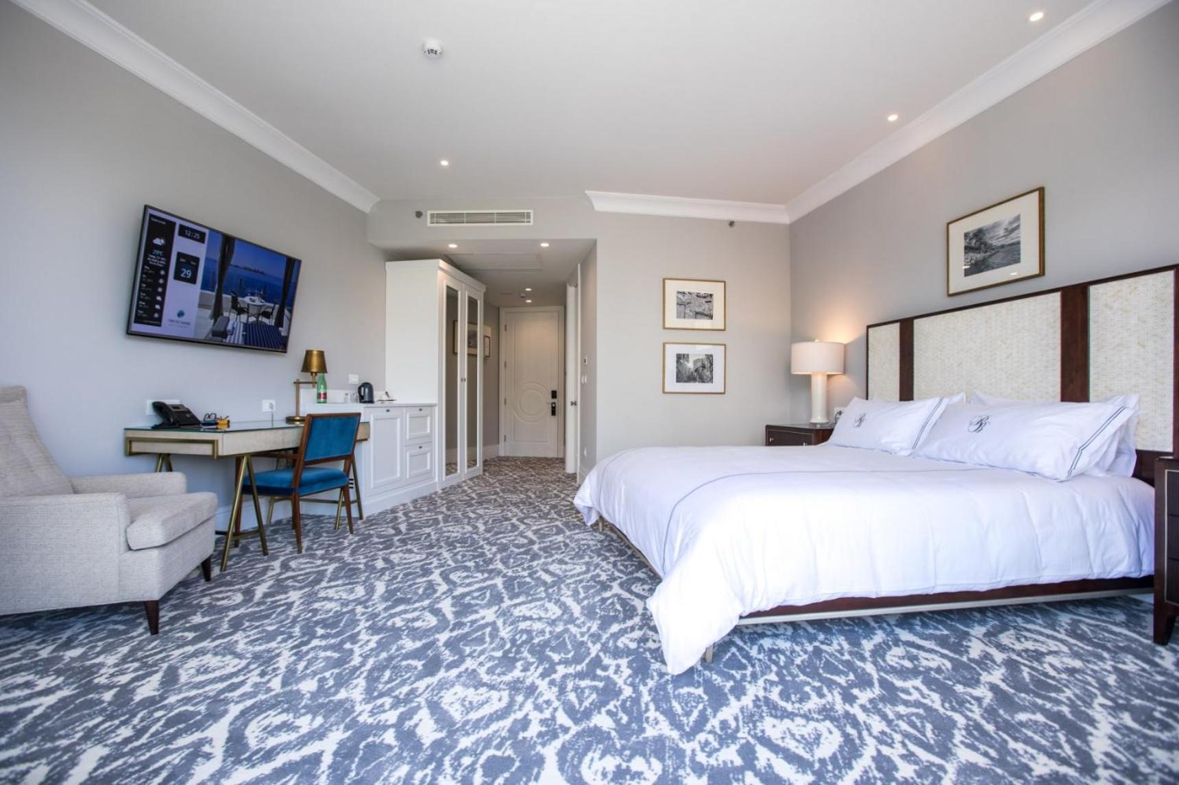 Royal Sky King Room with Sea View Room and Balcony