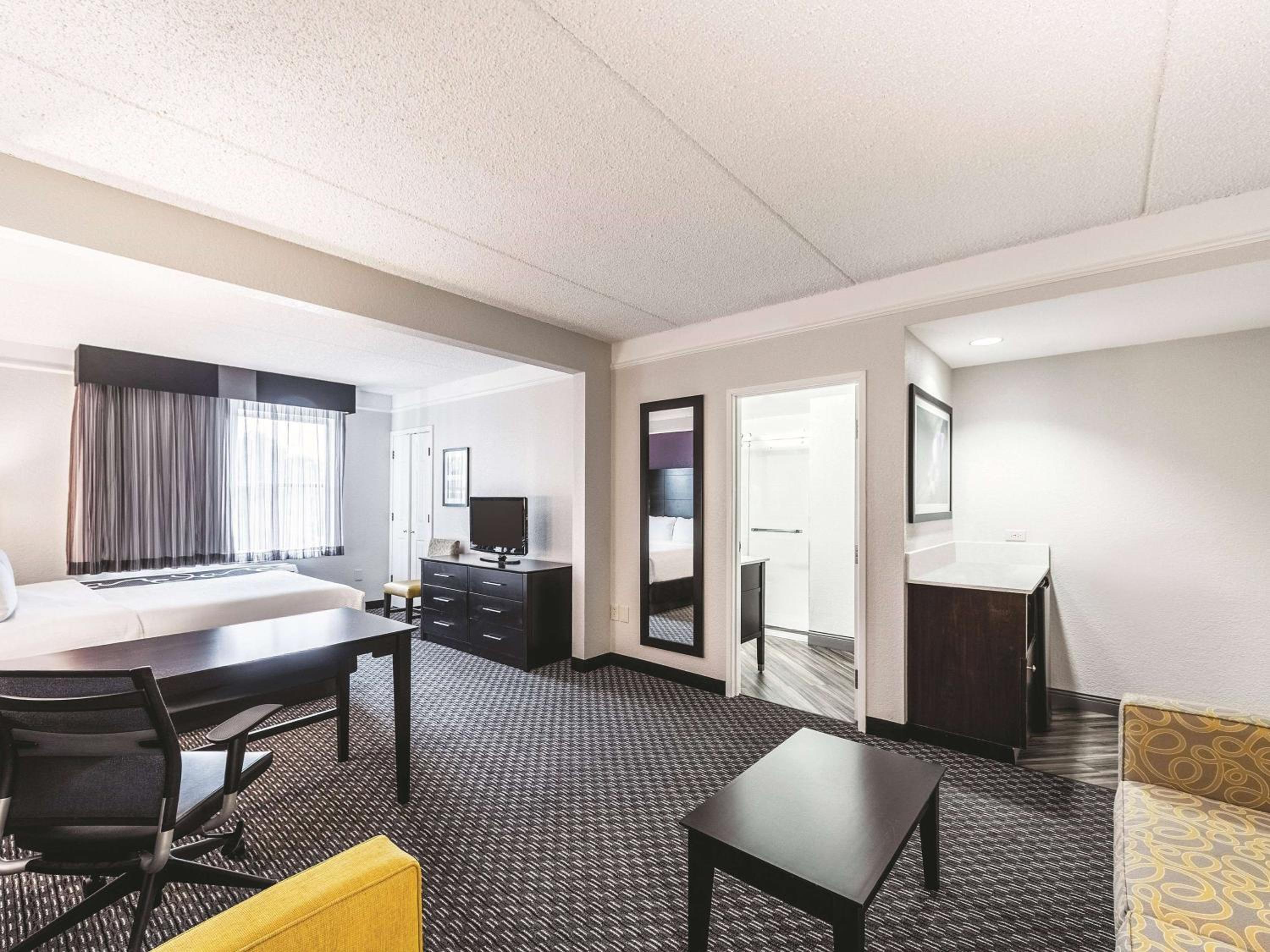 King Studio Suite - Non-Smoking - Photo 4