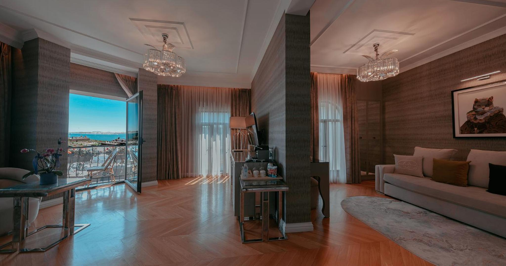 Corner Suite with Sea View