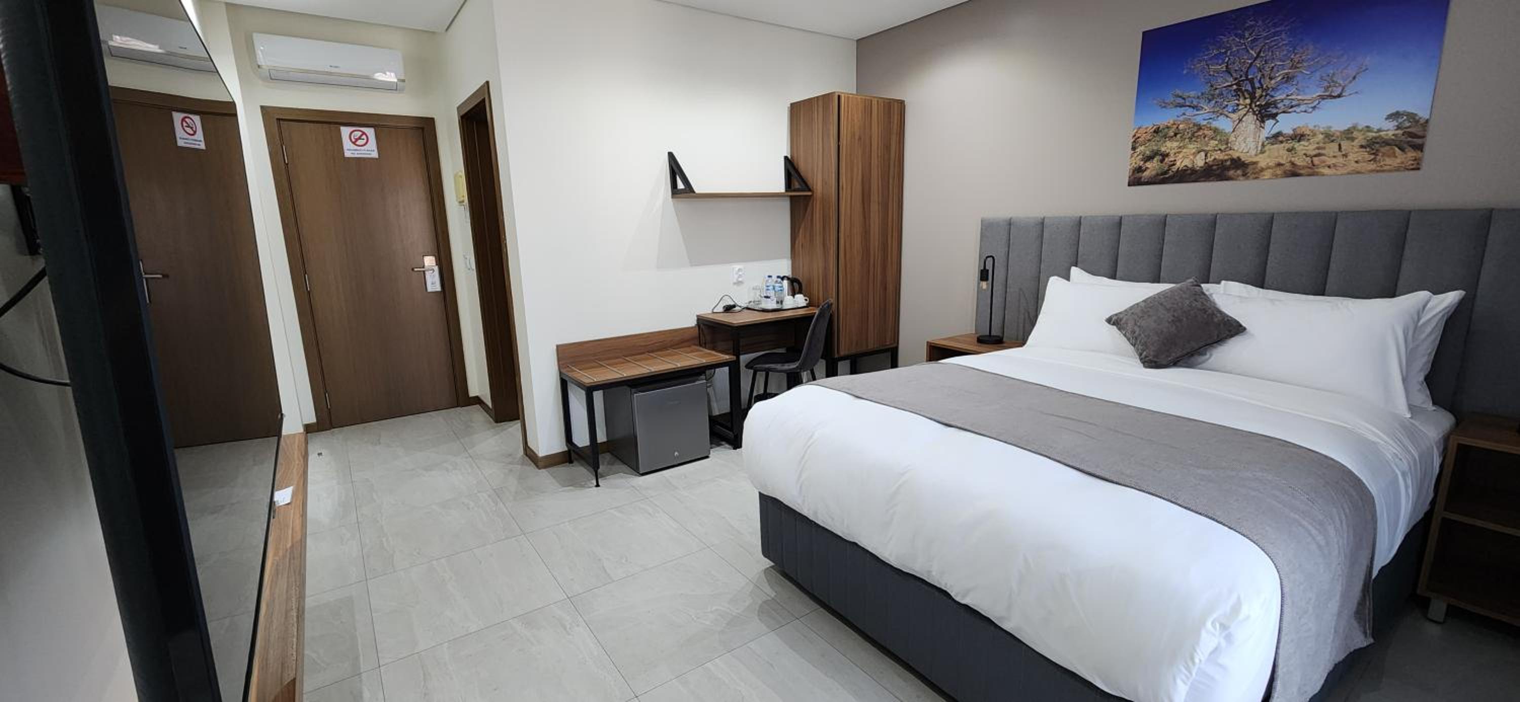 Queen Room with Balcony photo 3