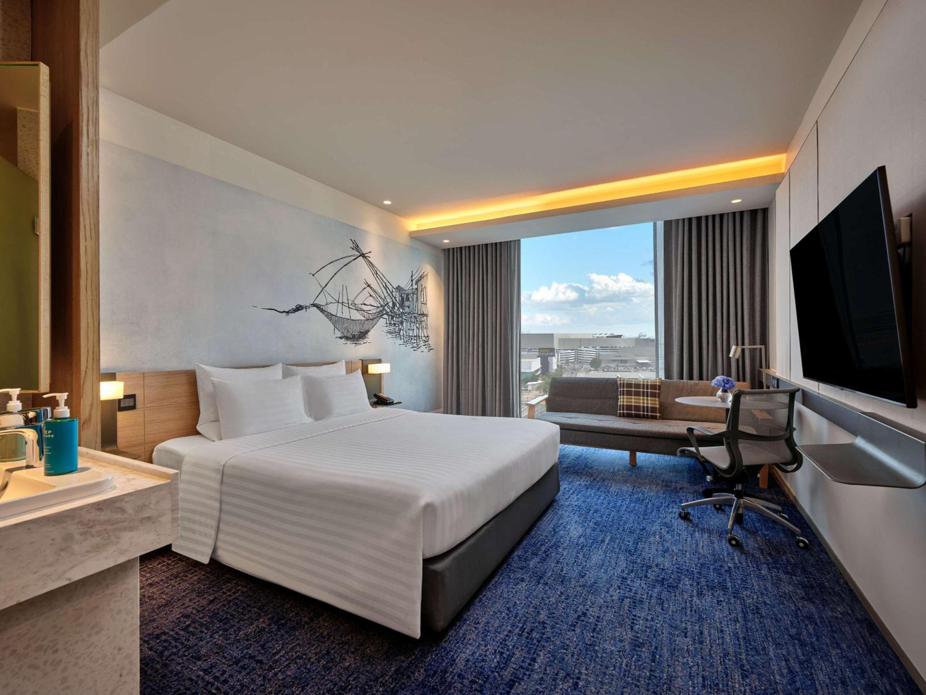 Deluxe King Room - Photo 1
