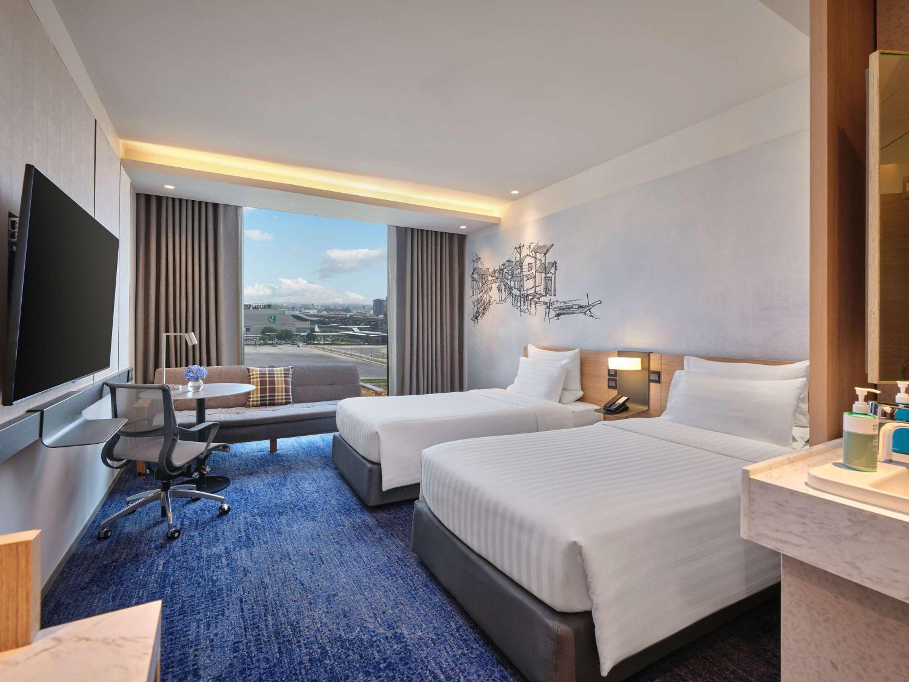 Deluxe Room Twin Beds - Photo 3