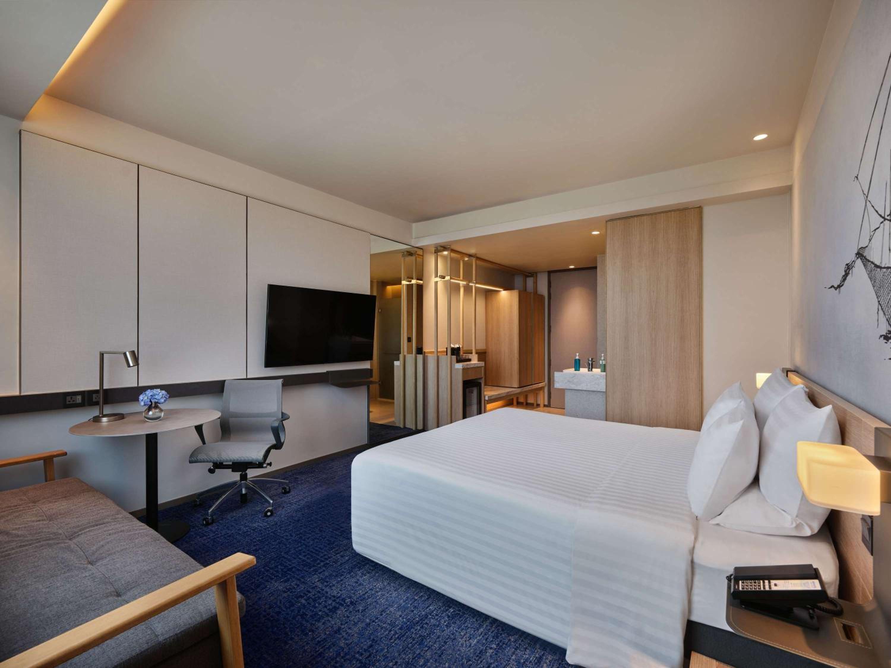 Deluxe King Room - Photo 3