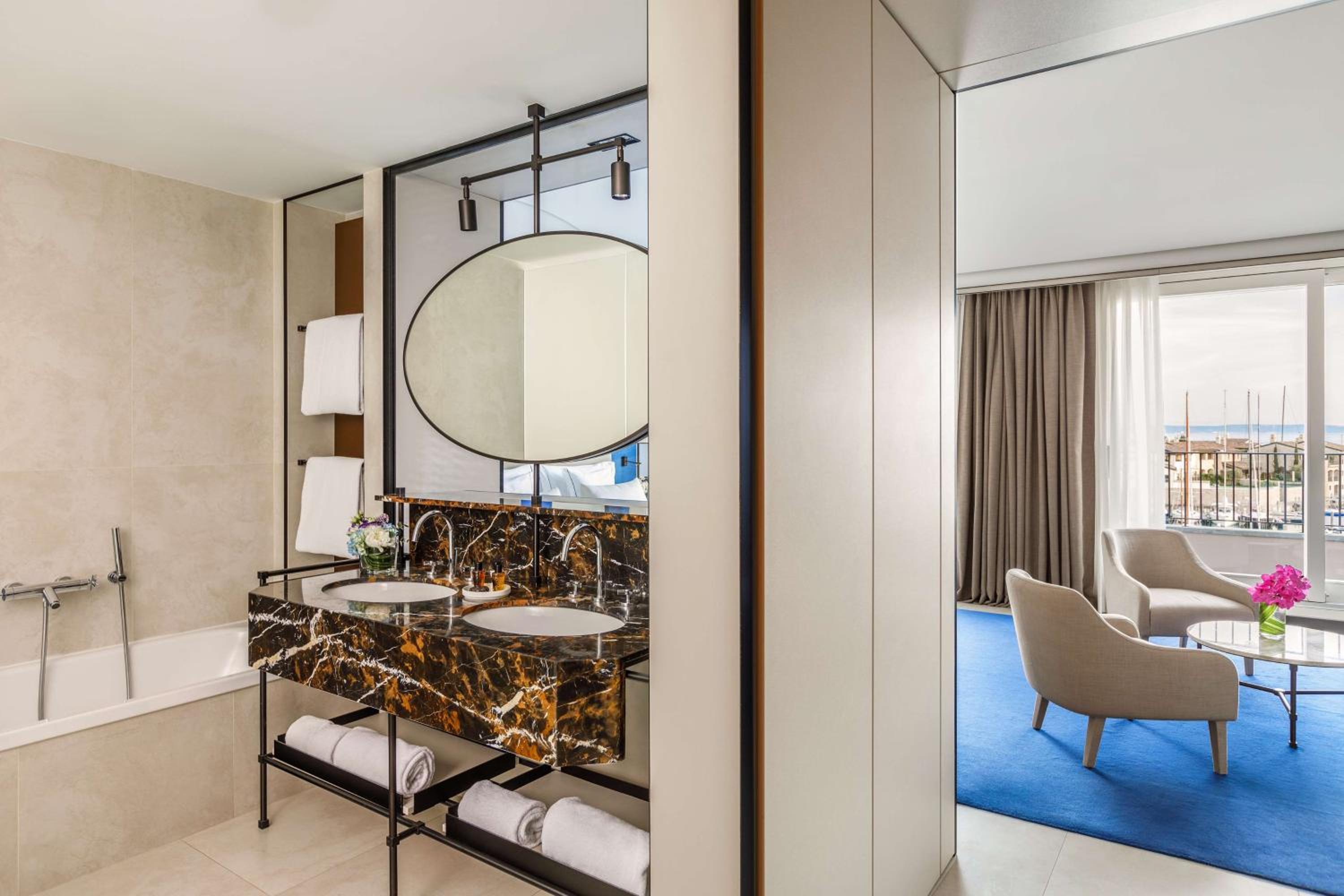 Junior Suite (Non Smoking) photo 3